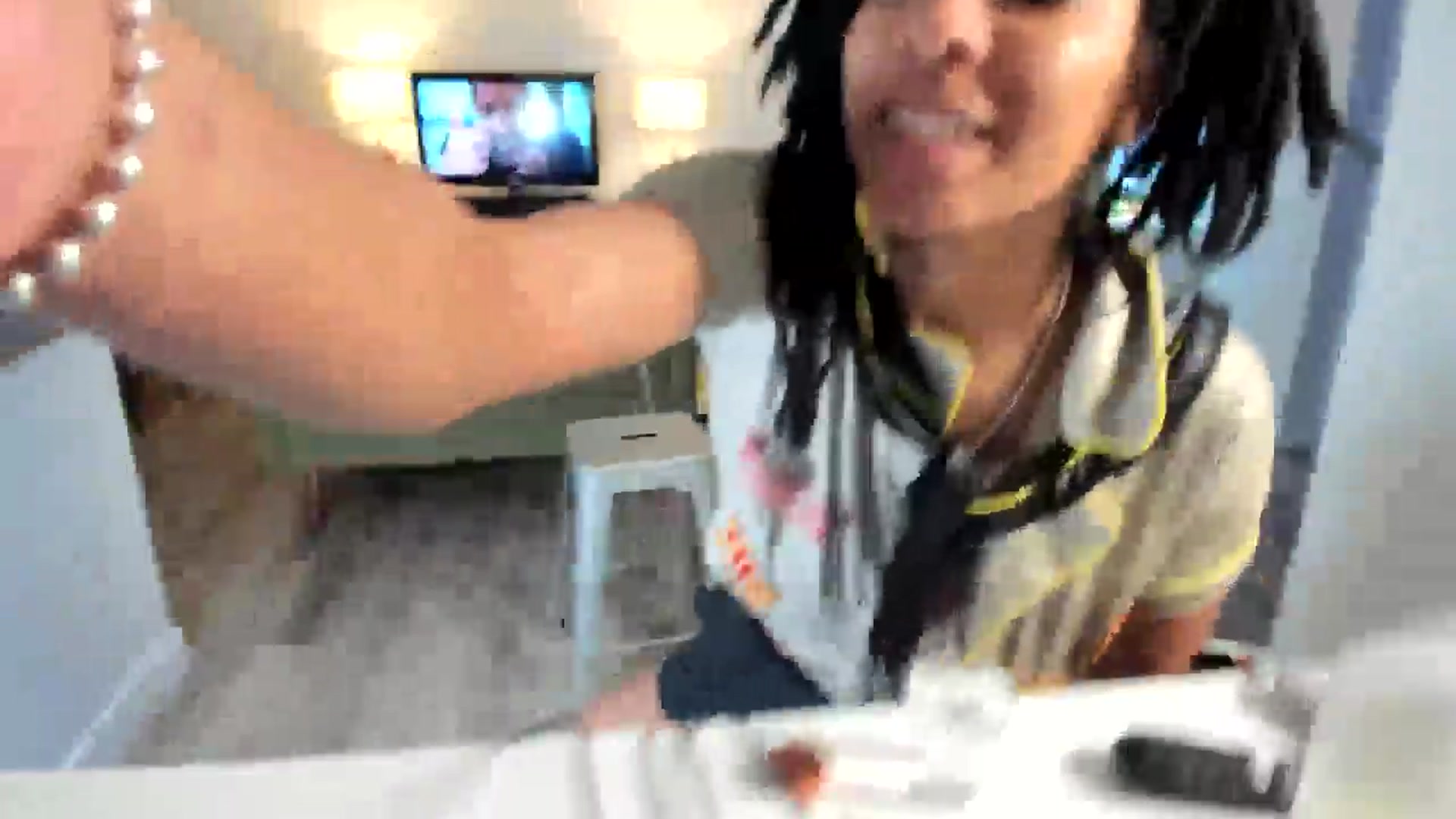 Gallery image thumbnail from Frankiiy_'s myfreecams stream on, 11/01/2024, 09:33 image 6 of 20