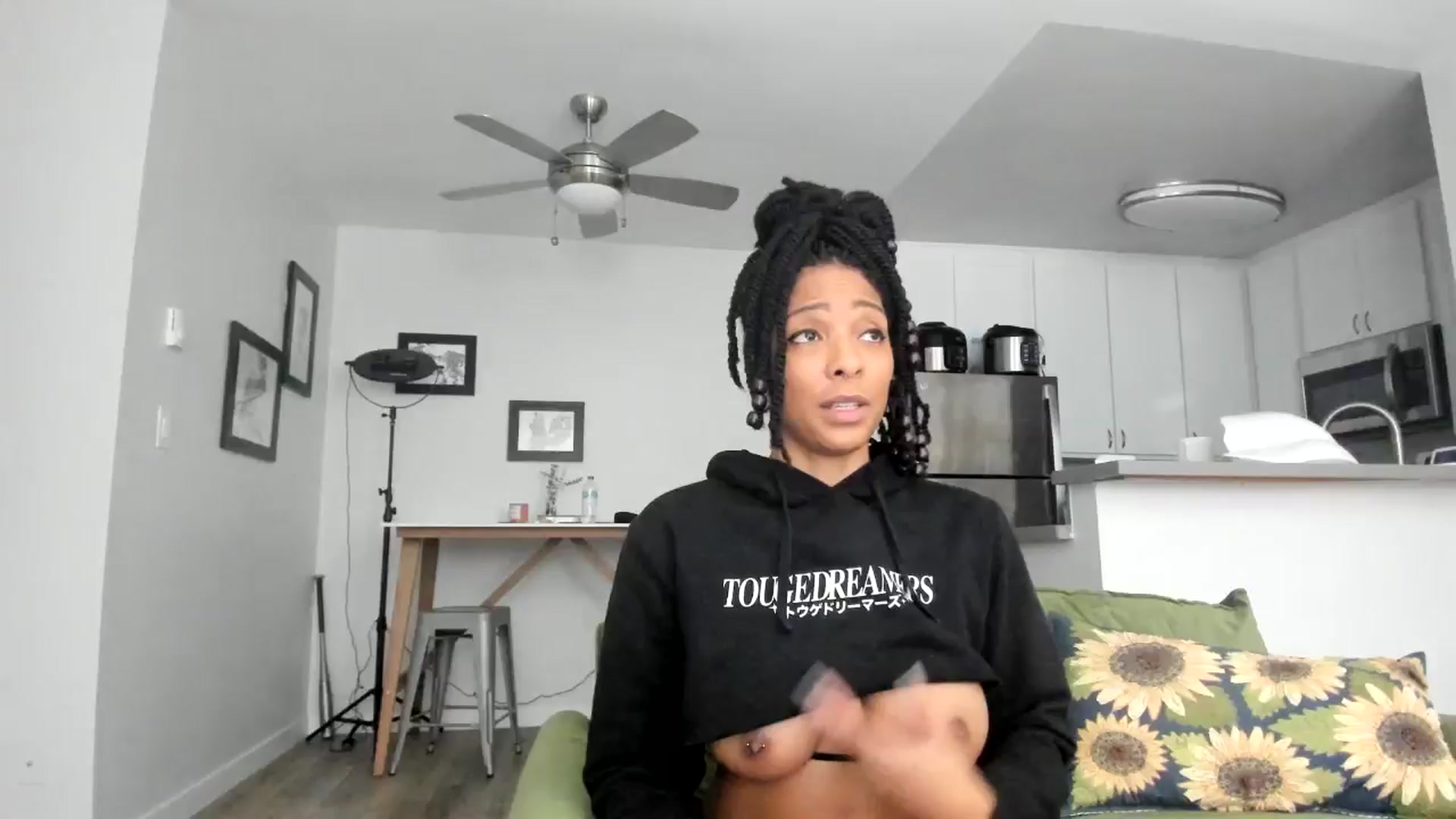 Gallery image thumbnail from Frankiiy_'s myfreecams stream on, 11/07/2024, 10:32 image 5 of 20