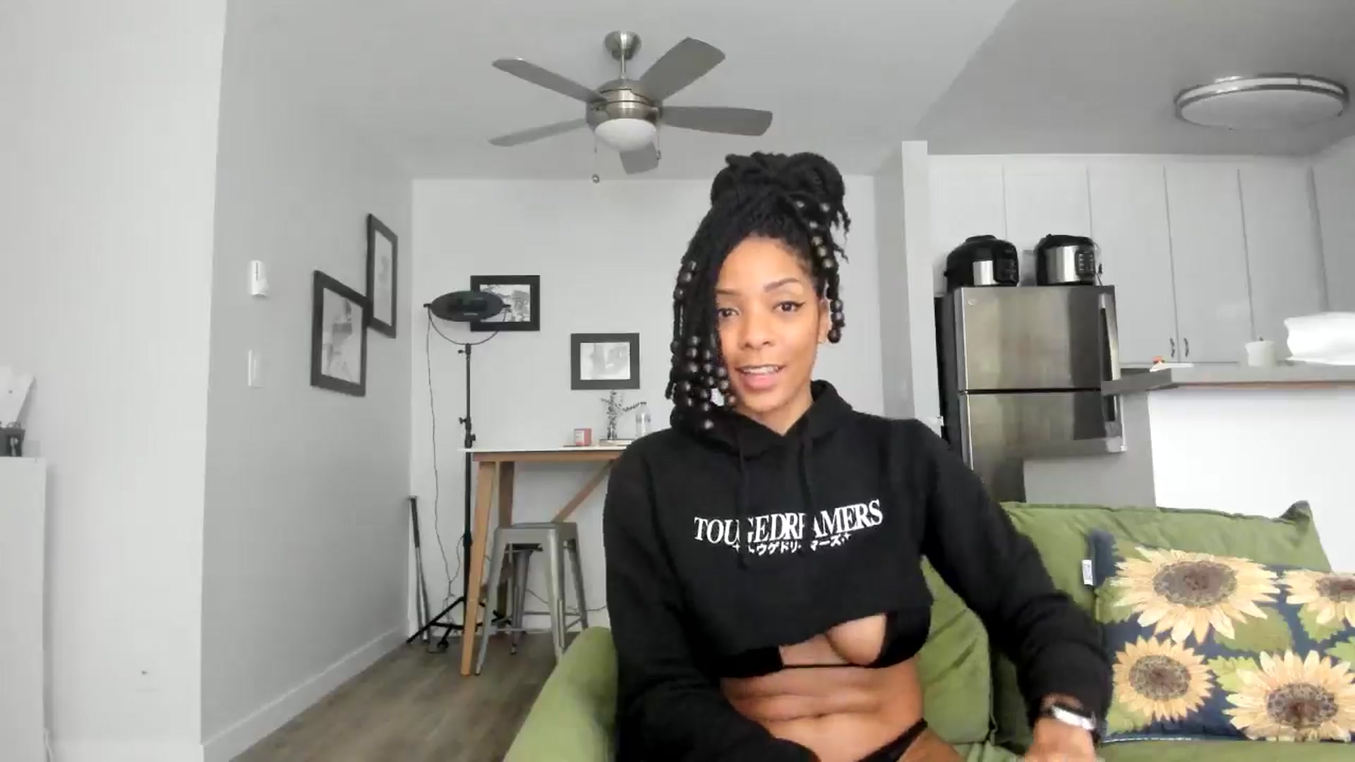 Gallery image thumbnail from Frankiiy_'s myfreecams stream on, 11/07/2024, 10:32 image 15 of 20
