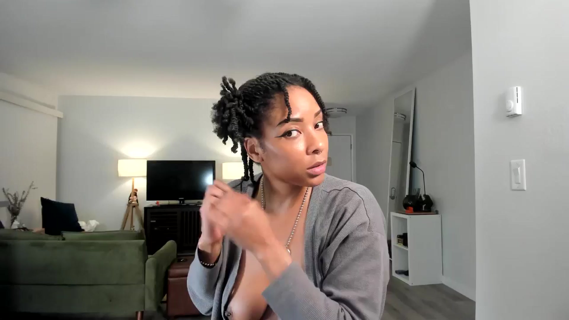Gallery image thumbnail from Frankiiy_'s myfreecams stream on, 12/01/2024, 08:59 image 19 of 20