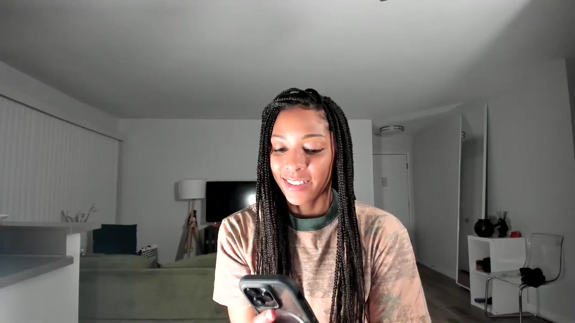 Gallery image thumbnail from Frankiiy_'s myfreecams stream on, 12/22/2024, 10:15 image 14 of 20