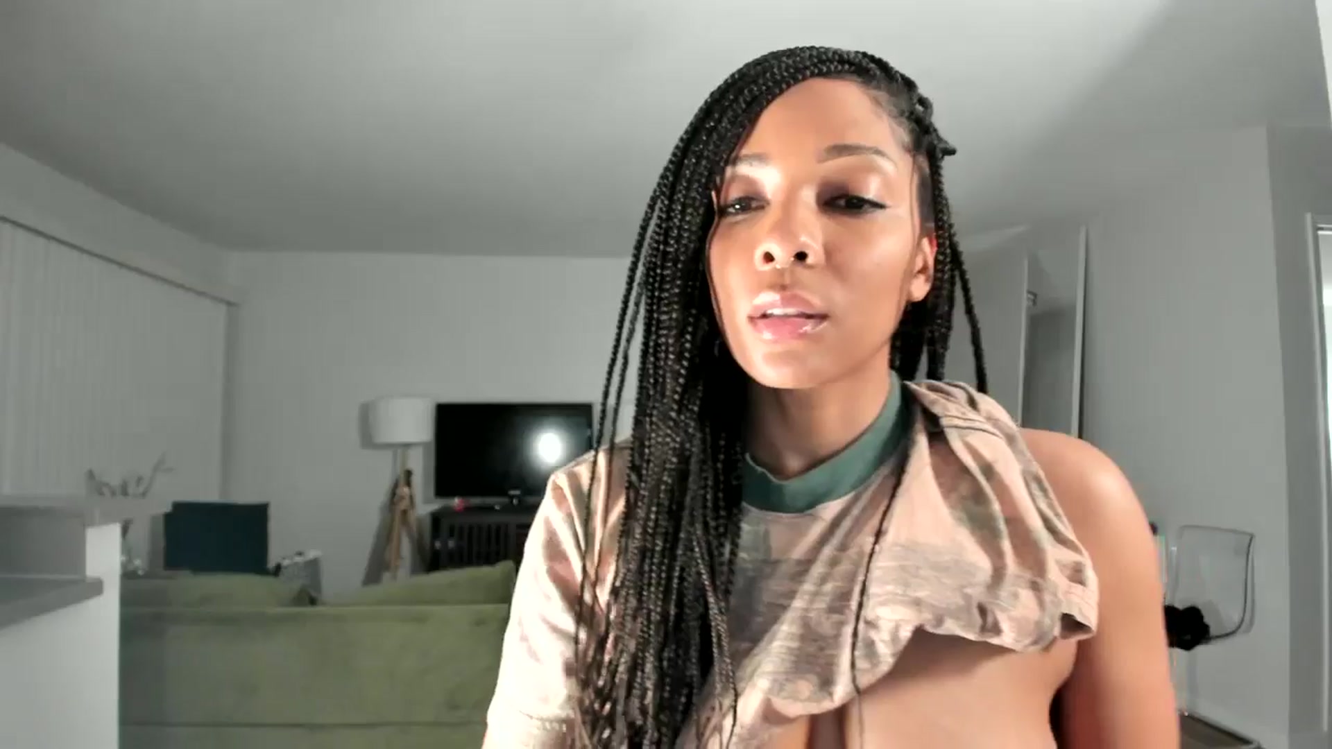 Gallery image thumbnail from Frankiiy_'s myfreecams stream on, 12/22/2024, 10:15 image 3 of 20