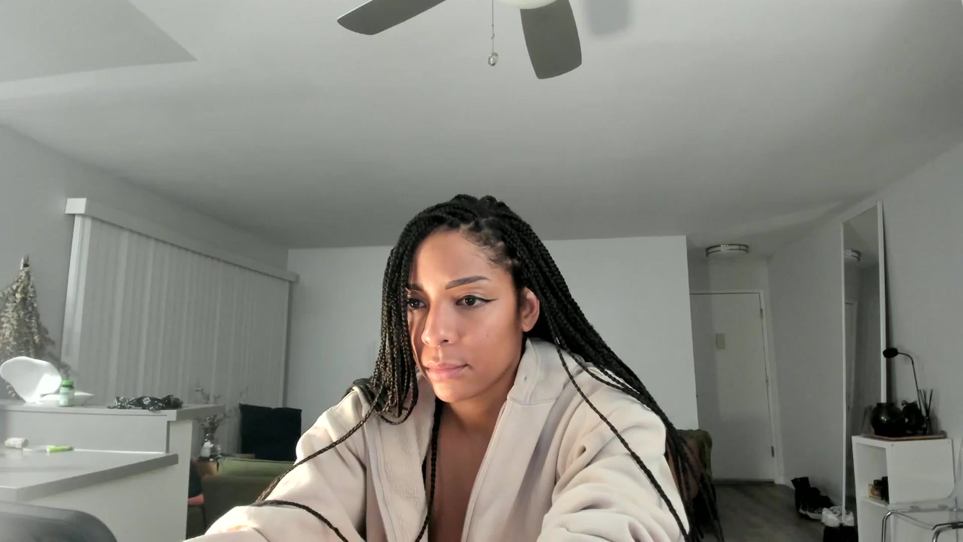 Gallery image thumbnail from Frankiiy_'s myfreecams stream on, 01/07/2025, 07:49 image 3 of 20