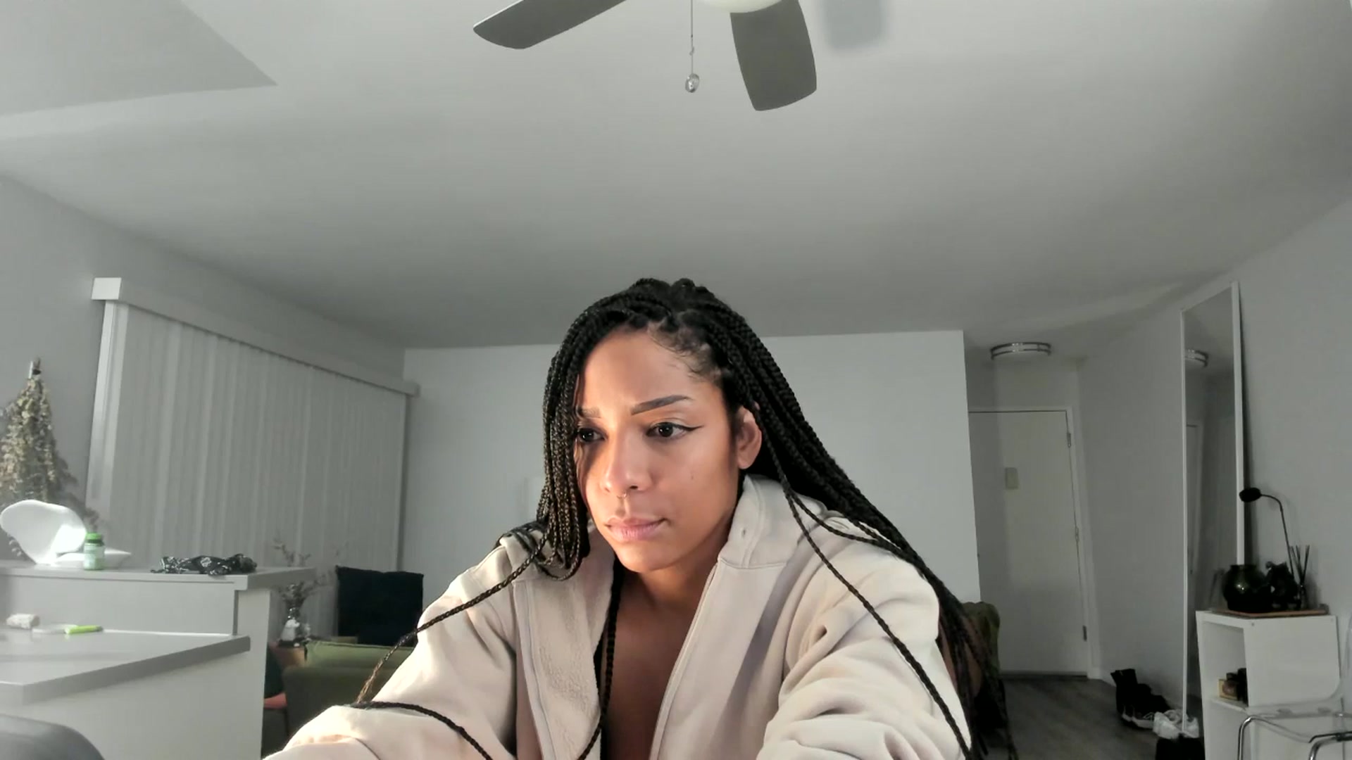 Gallery image thumbnail from Frankiiy_'s myfreecams stream on, 01/07/2025, 07:49 image 2 of 20