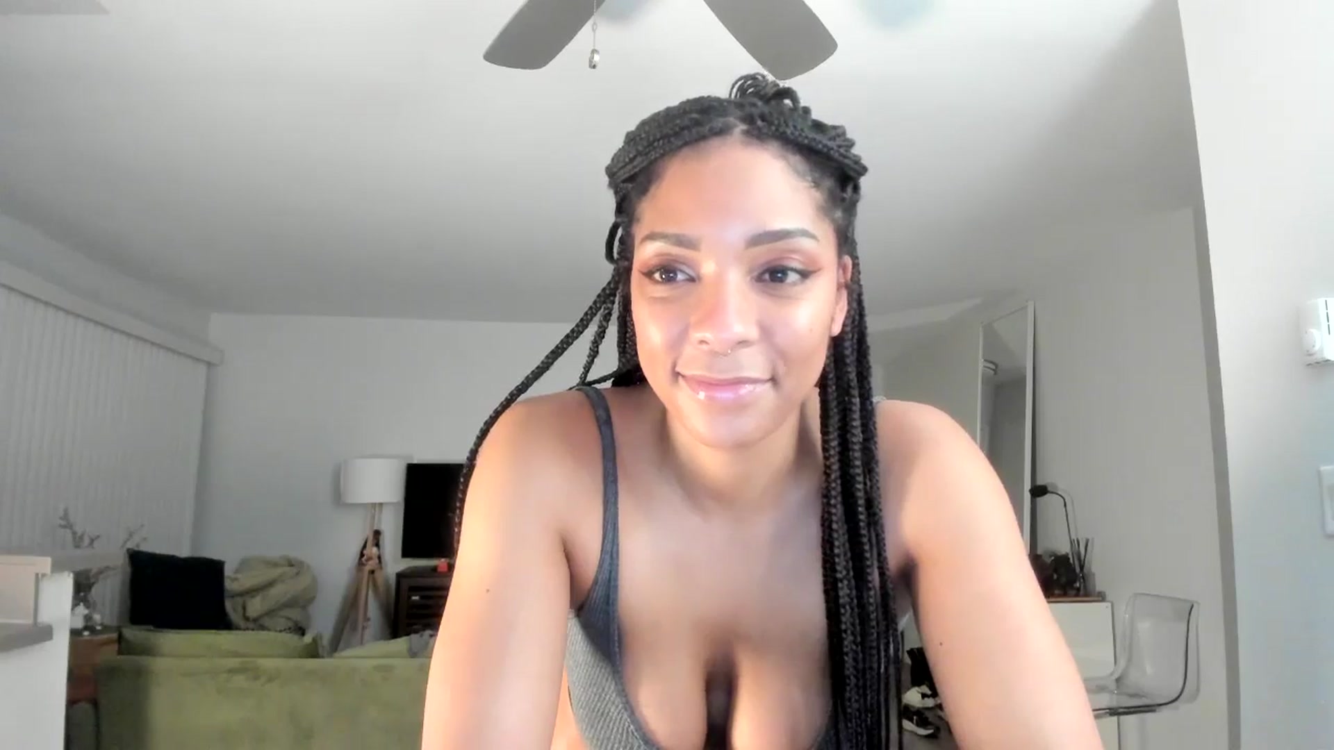 Gallery image thumbnail from Frankiiy_'s myfreecams stream on, 01/10/2025, 08:43 image 16 of 20