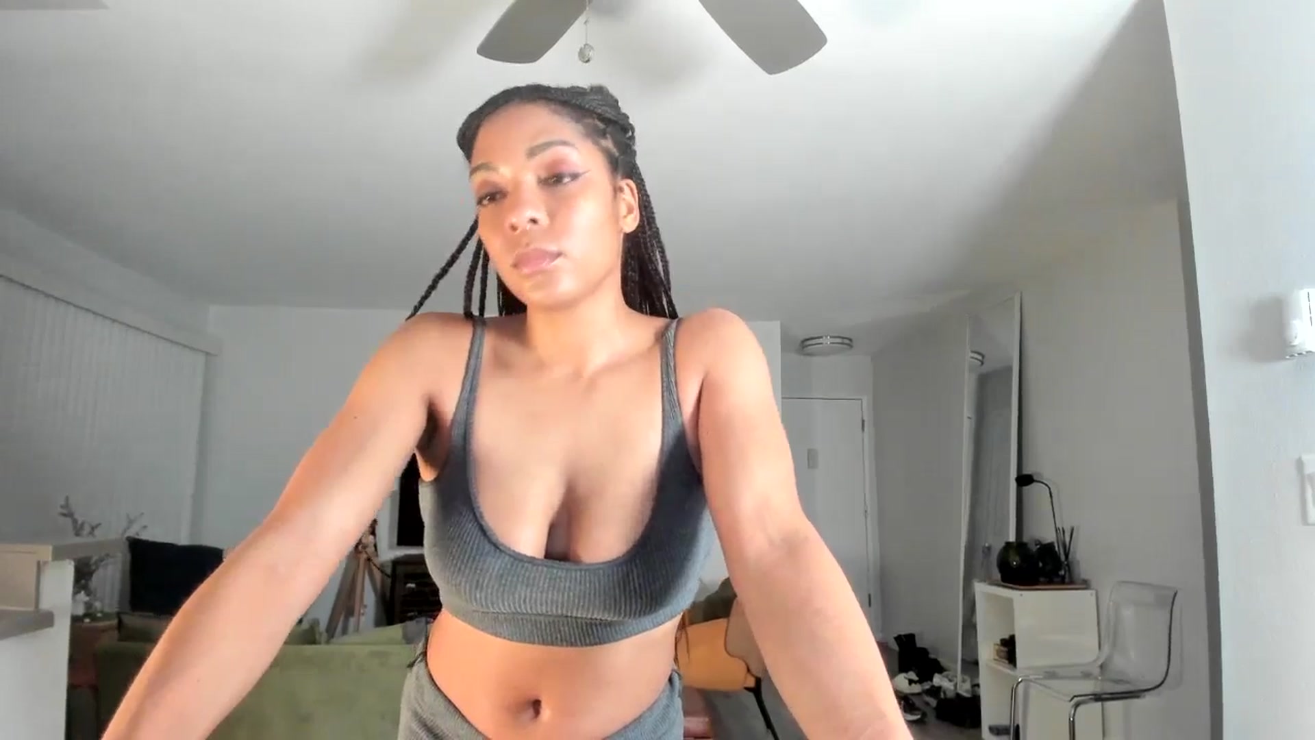 Gallery image thumbnail from Frankiiy_'s myfreecams stream on, 01/10/2025, 08:43 image 13 of 20