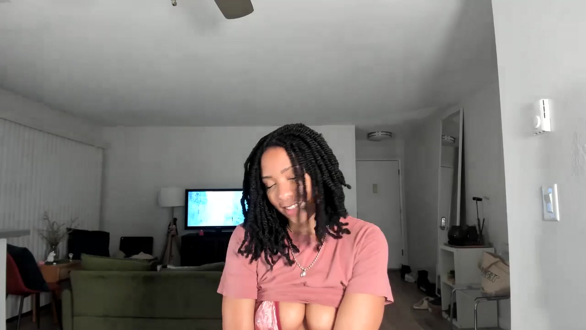 Gallery image thumbnail from Frankiiy_'s myfreecams stream on, 02/11/2025, 11:15 image 5 of 20