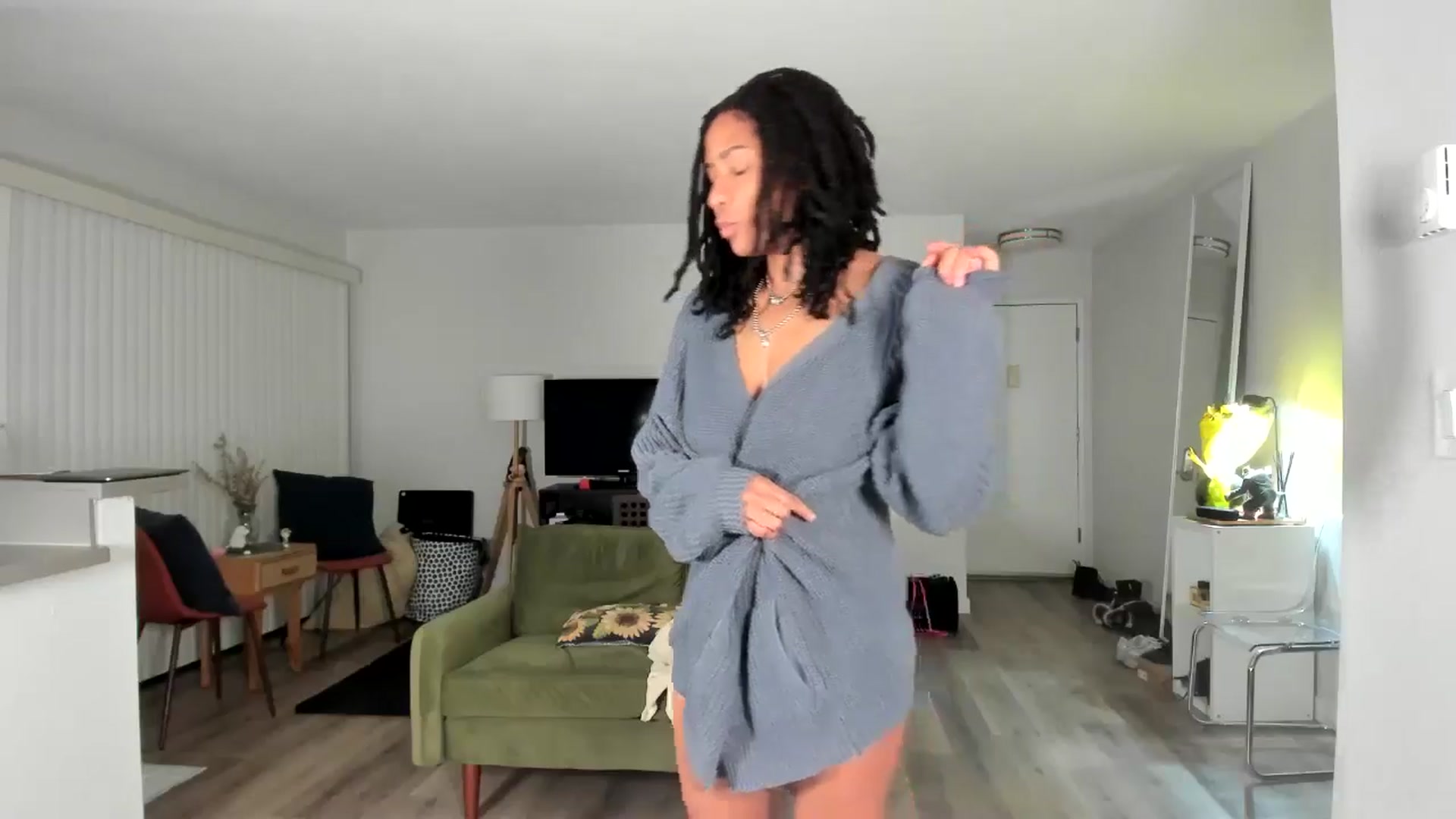 Gallery image thumbnail from Frankiiy_'s myfreecams stream on, 02/13/2025, 10:20 image 12 of 20