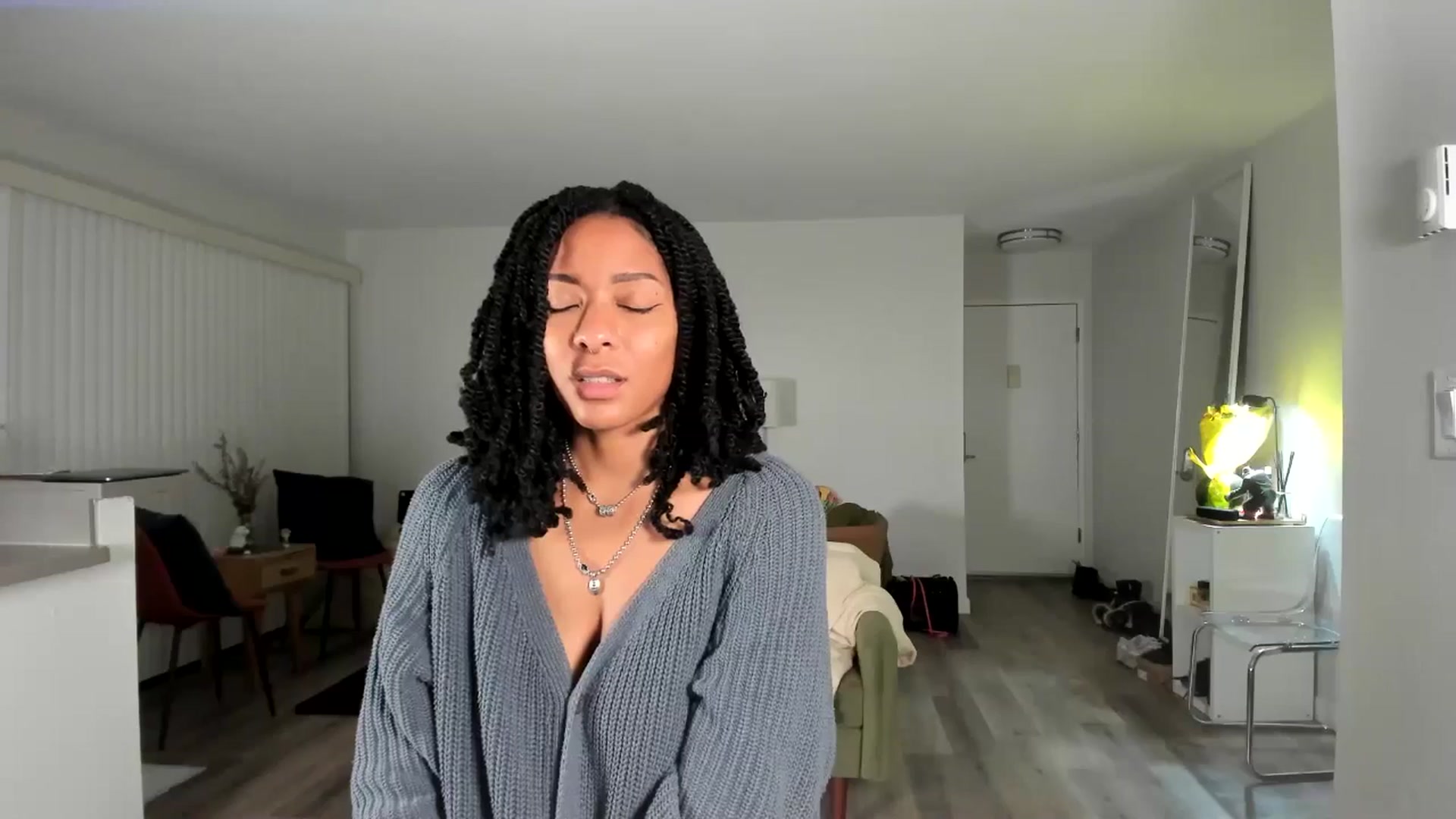 Gallery image thumbnail from Frankiiy_'s myfreecams stream on, 02/13/2025, 10:20 image 17 of 20