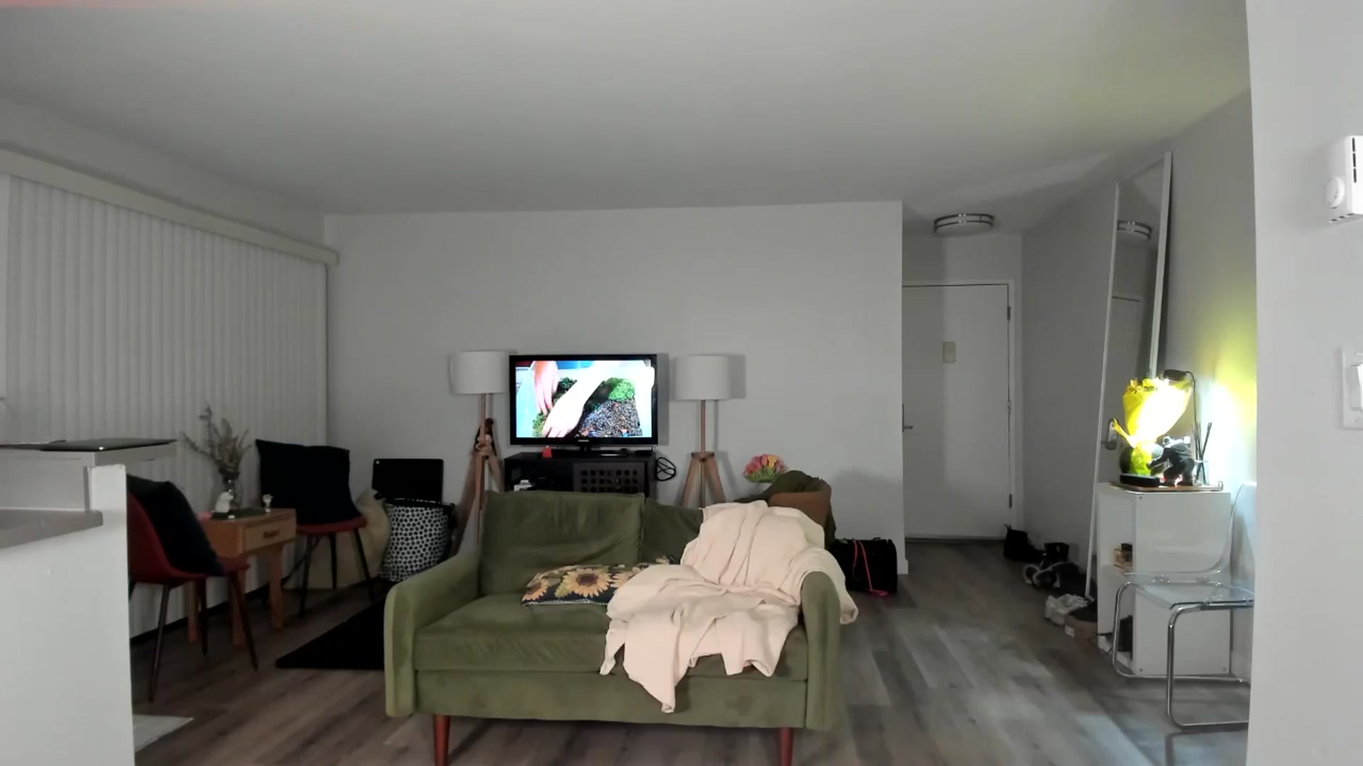 Gallery image thumbnail from Frankiiy_'s myfreecams stream on, 02/13/2025, 10:20 image 16 of 20
