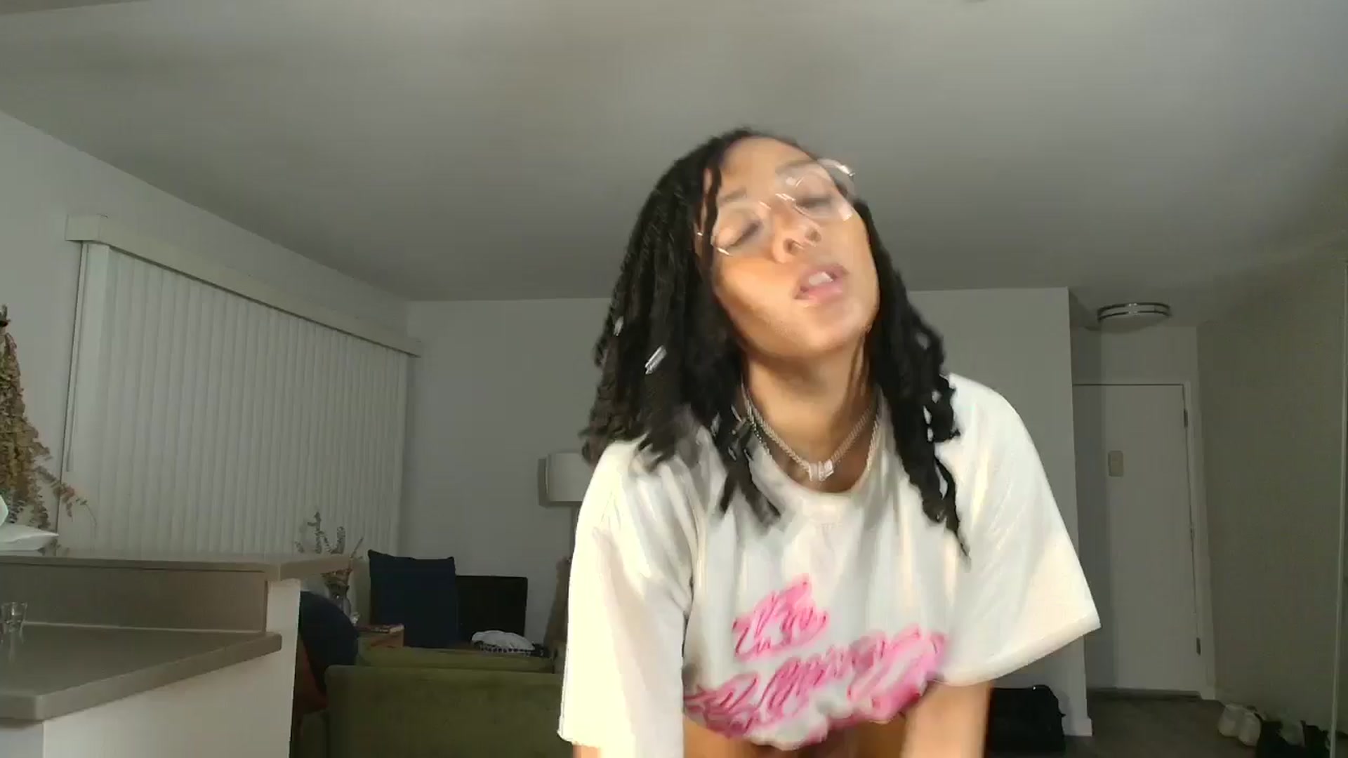 Gallery image thumbnail from Frankiiy_'s myfreecams stream on, 04/01/2025, 11:45 image 4 of 20