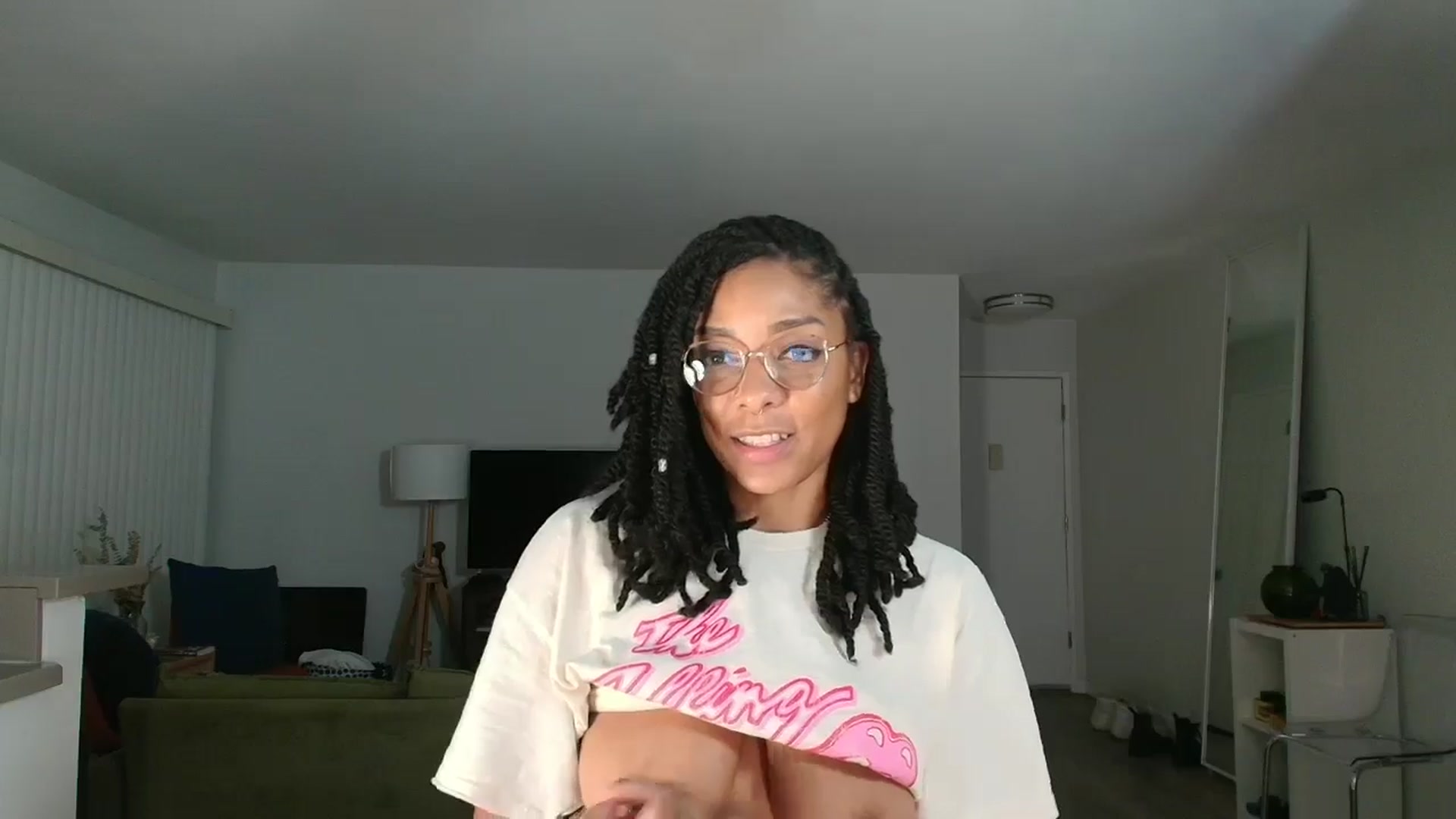 Gallery image thumbnail from Frankiiy_'s myfreecams stream on, 04/01/2025, 11:45 image 7 of 20