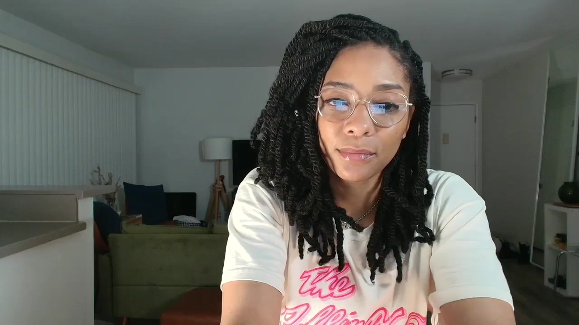 Gallery image thumbnail from Frankiiy_'s myfreecams stream on, 04/01/2025, 11:45 image 12 of 20
