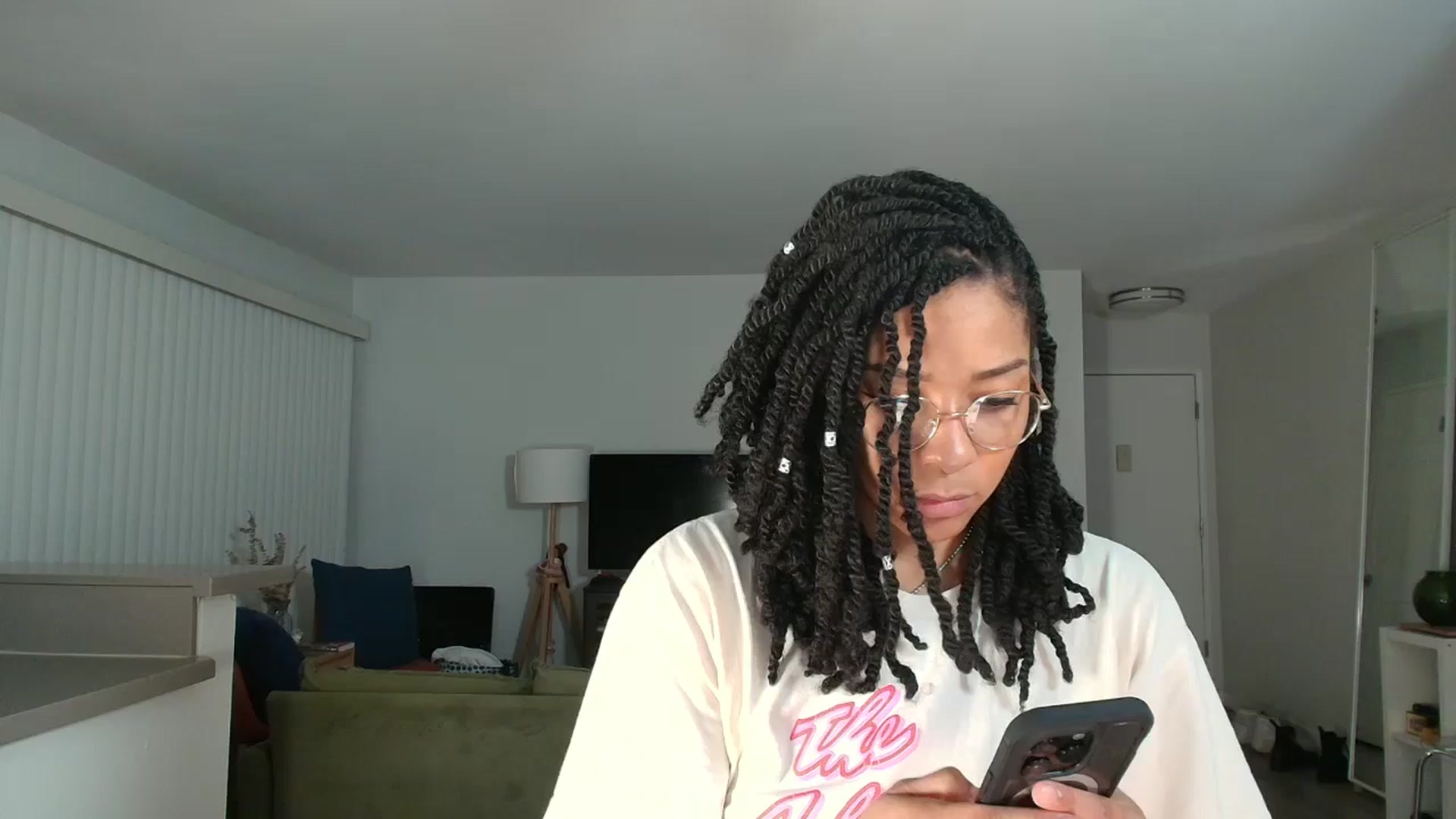 Gallery image thumbnail from Frankiiy_'s myfreecams stream on, 04/01/2025, 11:45 image 10 of 20