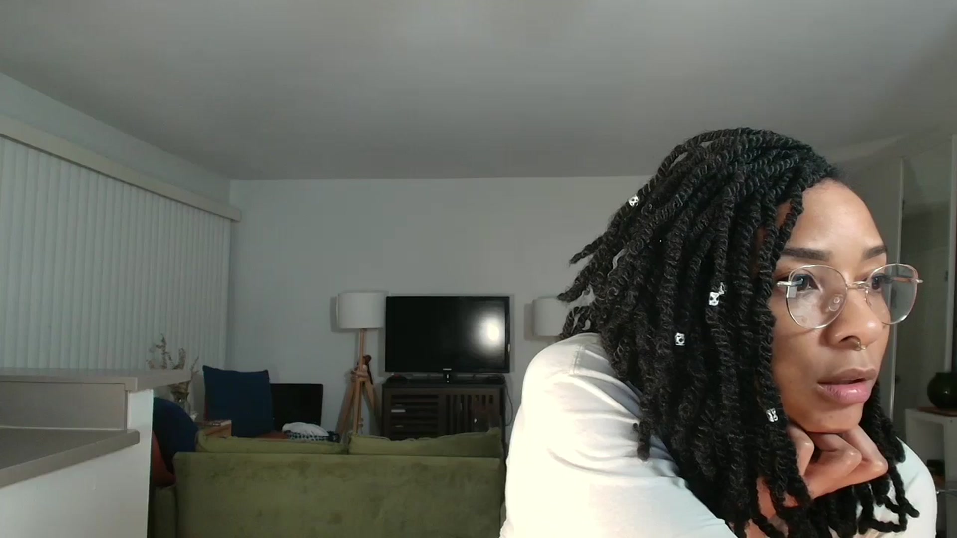 Gallery image thumbnail from Frankiiy_'s myfreecams stream on, 04/01/2025, 11:45 image 9 of 20