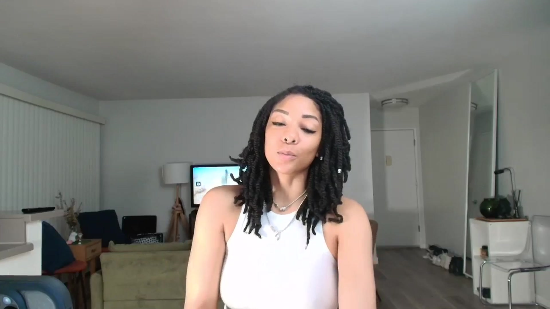 Gallery image thumbnail from Frankiiy_'s myfreecams stream on, 04/17/2025, 12:06 image 13 of 20