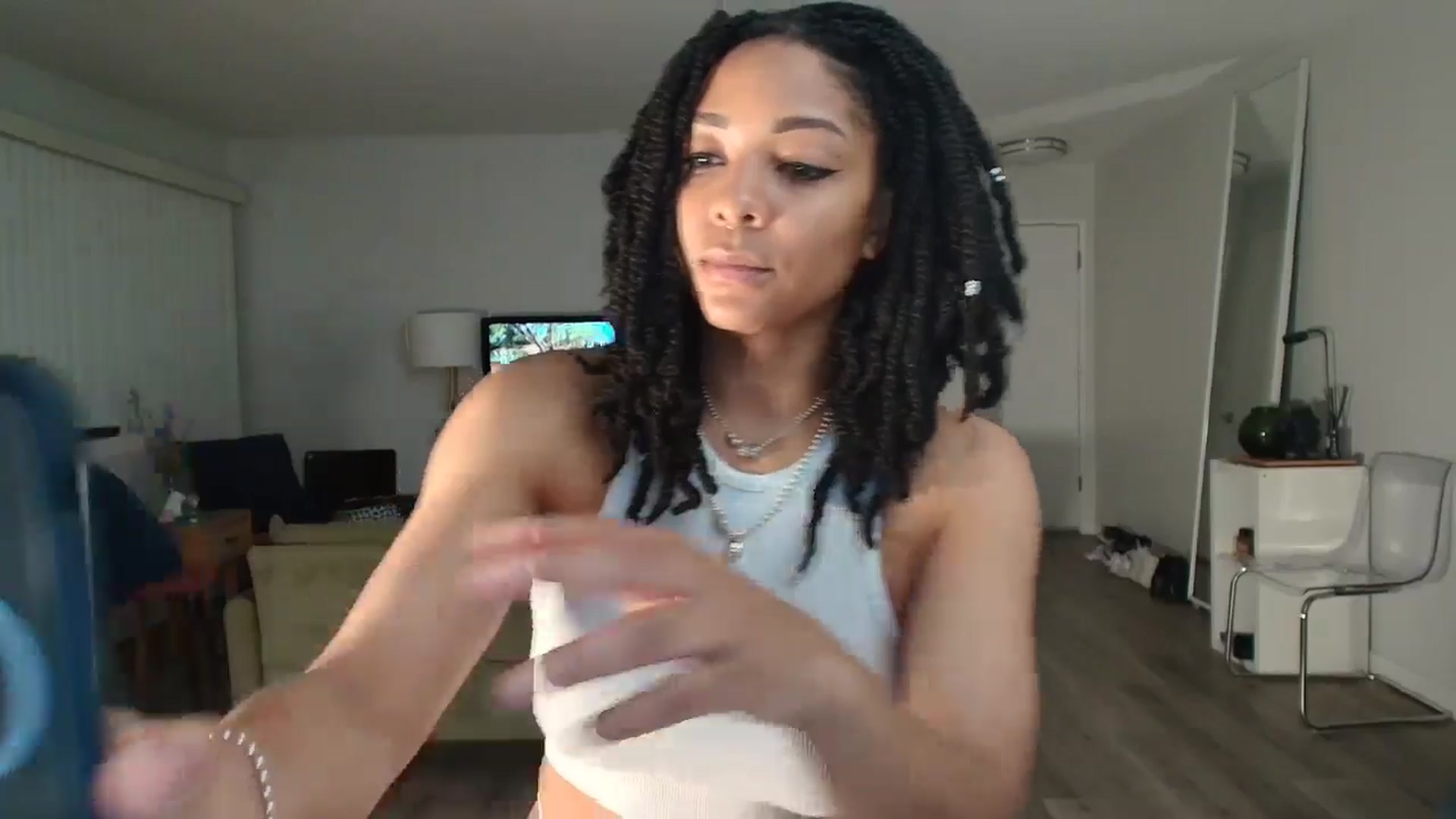 Gallery image thumbnail from Frankiiy_'s myfreecams stream on, 04/17/2025, 12:06 image 4 of 20
