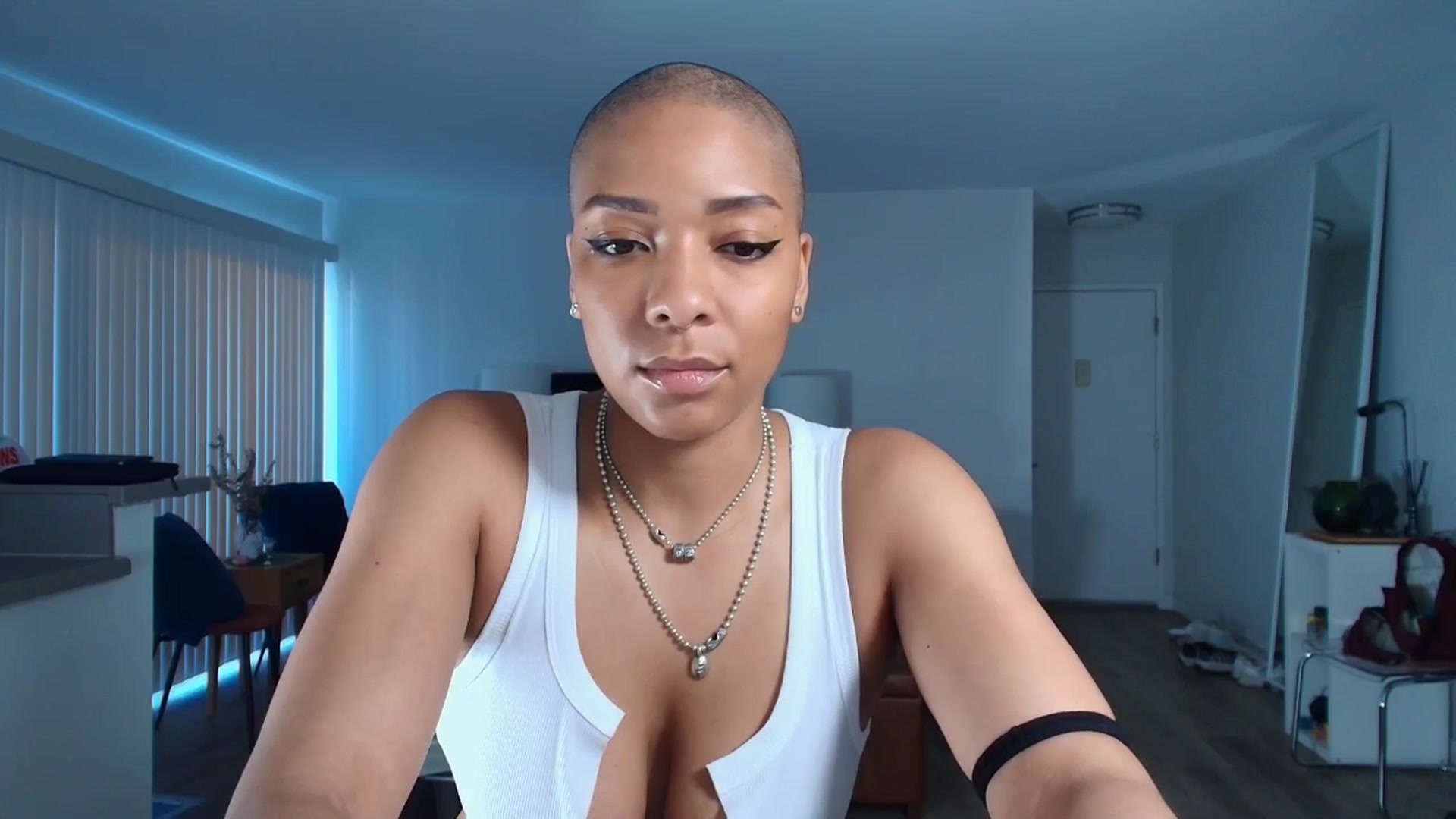 Gallery image thumbnail from Frankiiy_'s myfreecams stream on, 05/10/2025, 24:01 image 10 of 20