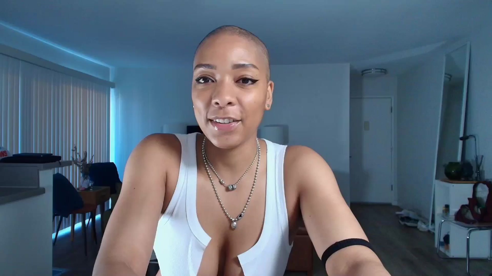Gallery image thumbnail from Frankiiy_'s myfreecams stream on, 05/10/2025, 24:01 image 9 of 20