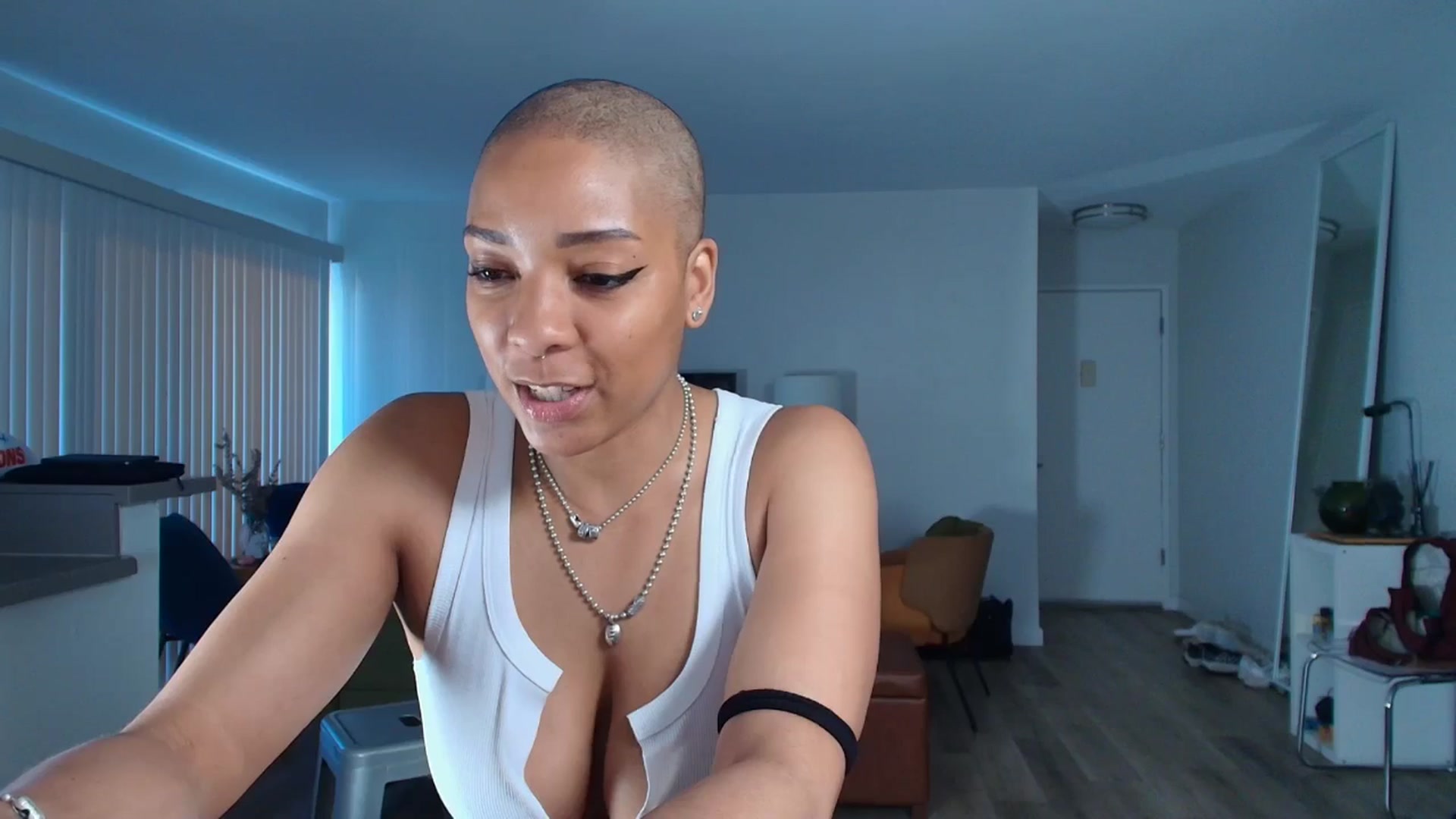 Gallery image thumbnail from Frankiiy_'s myfreecams stream on, 05/10/2025, 24:01 image 8 of 20