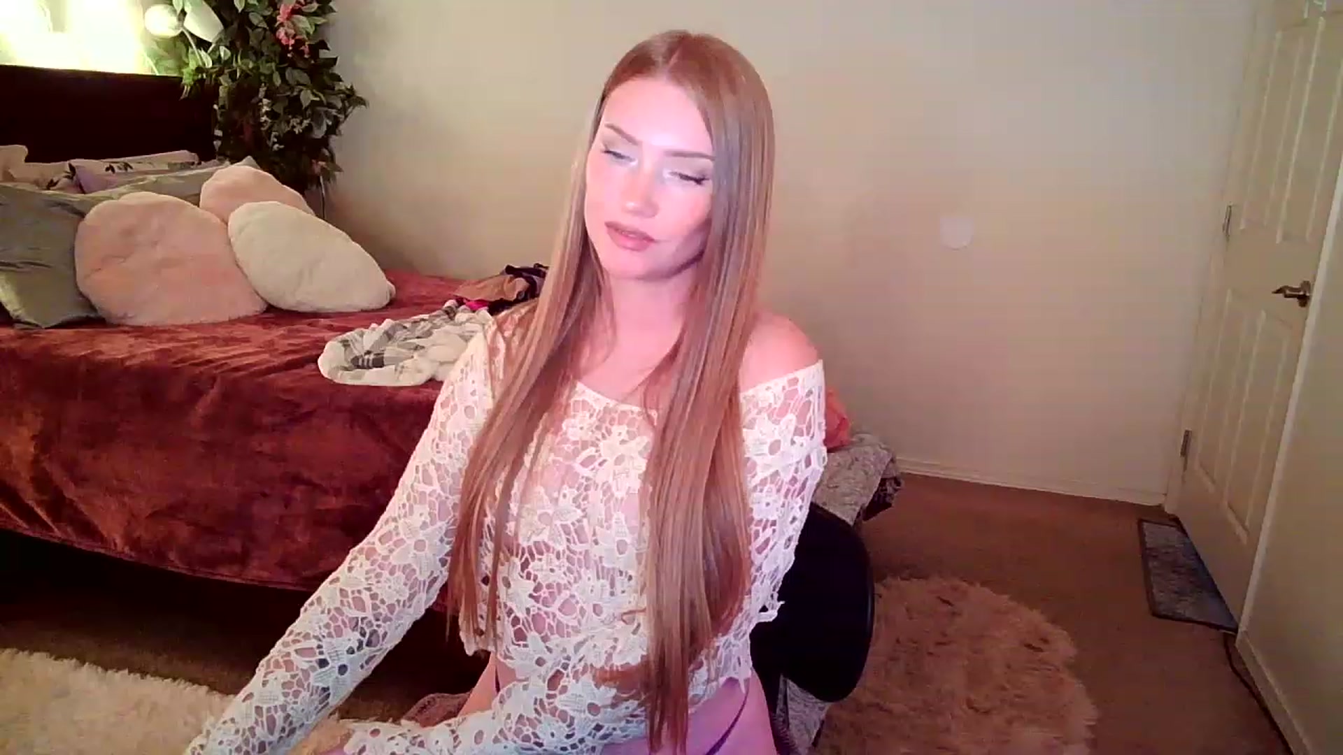 Gallery image thumbnail from Freckld_Cutie's myfreecams stream on, 11/14/2022, 20:31 image 4 of 20
