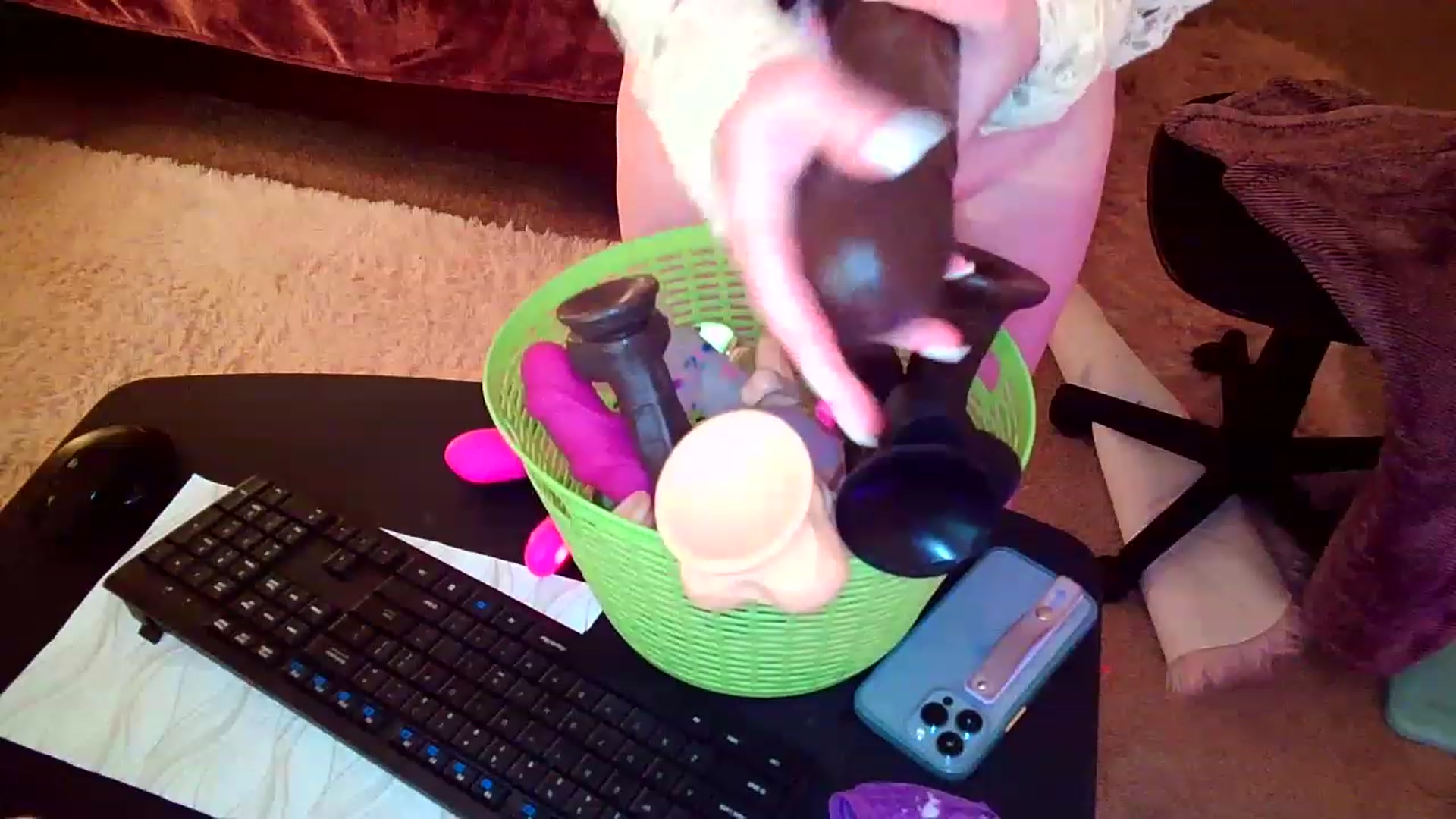 Gallery image thumbnail from Freckld_Cutie's myfreecams stream on, 11/14/2022, 20:53 image 10 of 20