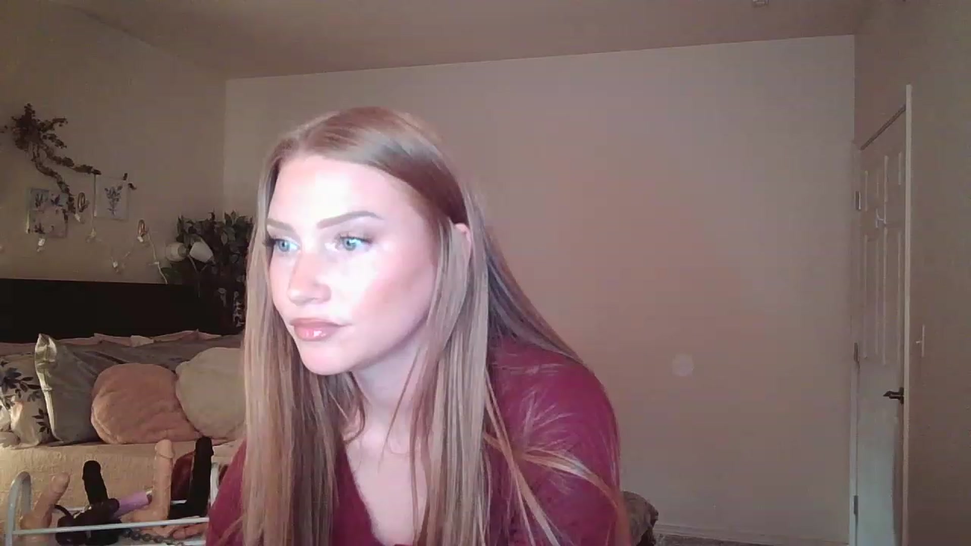 Gallery image thumbnail from Freckld_Cutie's myfreecams stream on, 12/15/2022, 20:51 image 15 of 20