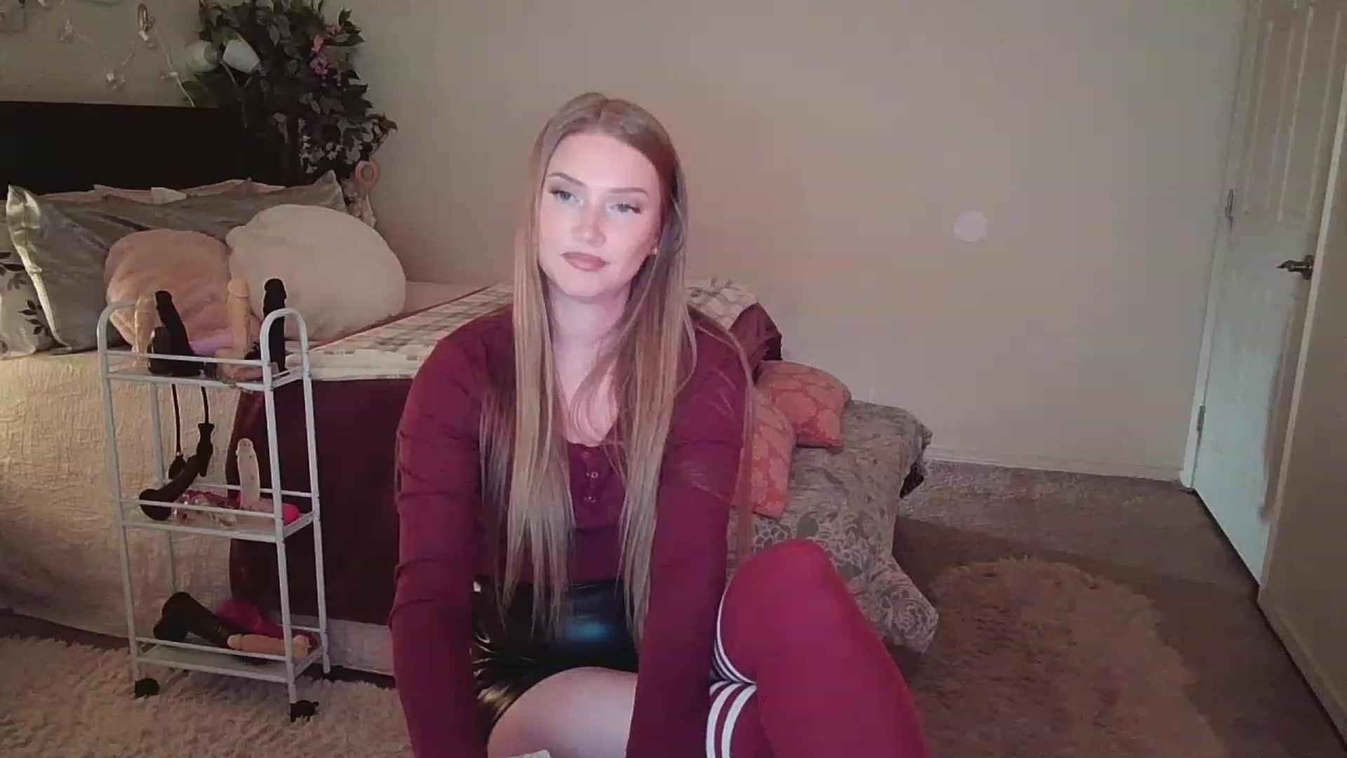 Gallery image thumbnail from Freckld_Cutie's myfreecams stream on, 12/15/2022, 20:51 image 10 of 20