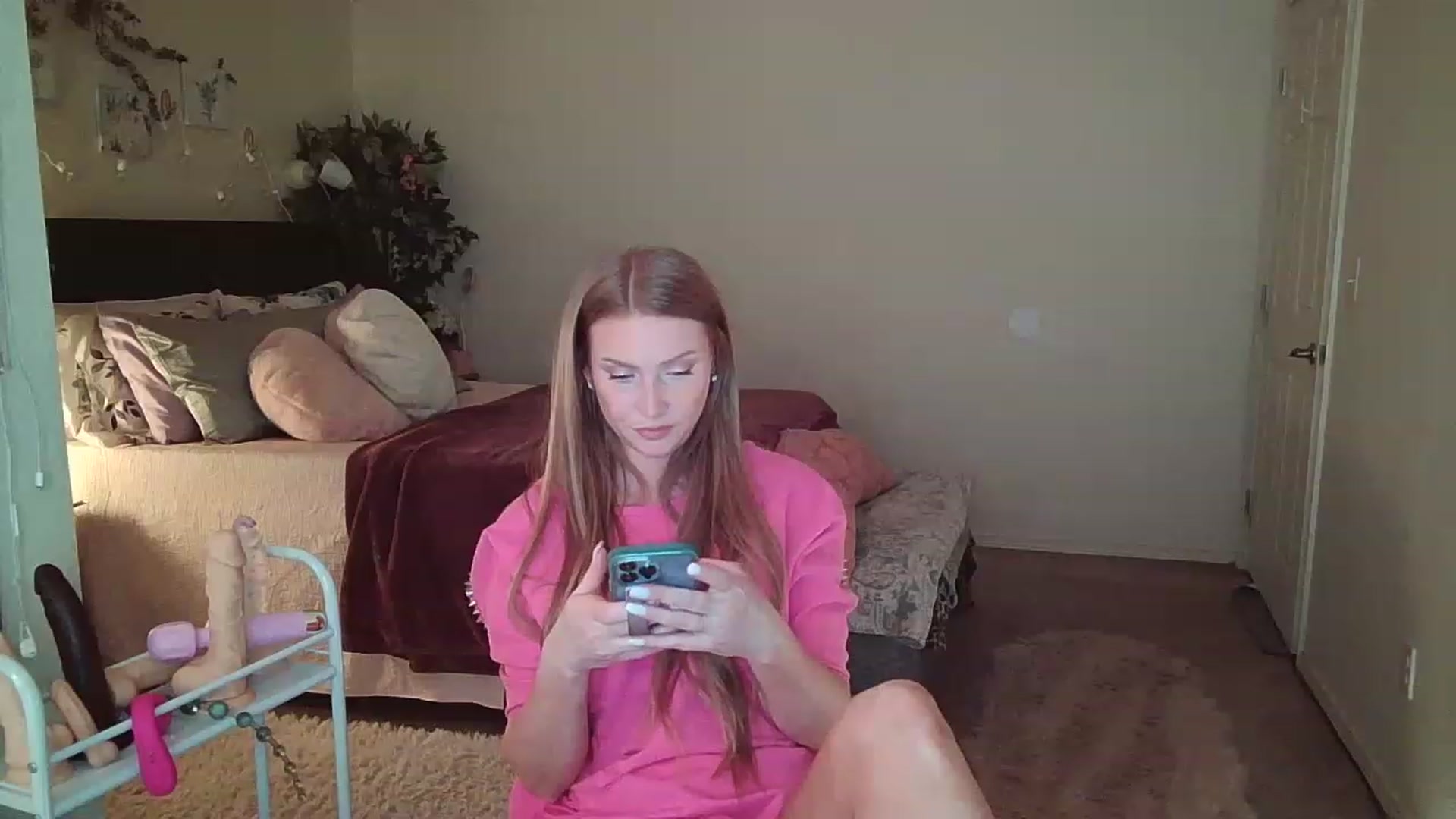 Gallery image thumbnail from Freckld_Cutie's myfreecams stream on, 12/21/2022, 19:21 image 6 of 20