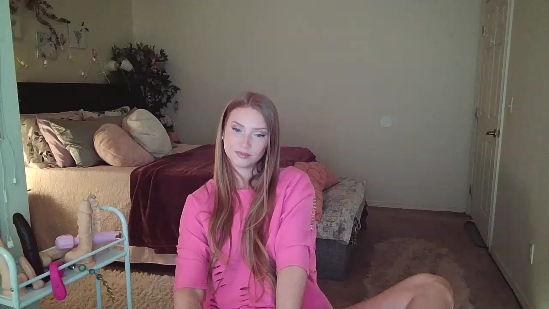 Gallery image thumbnail from Freckld_Cutie's myfreecams stream on, 12/21/2022, 19:21 image 3 of 20
