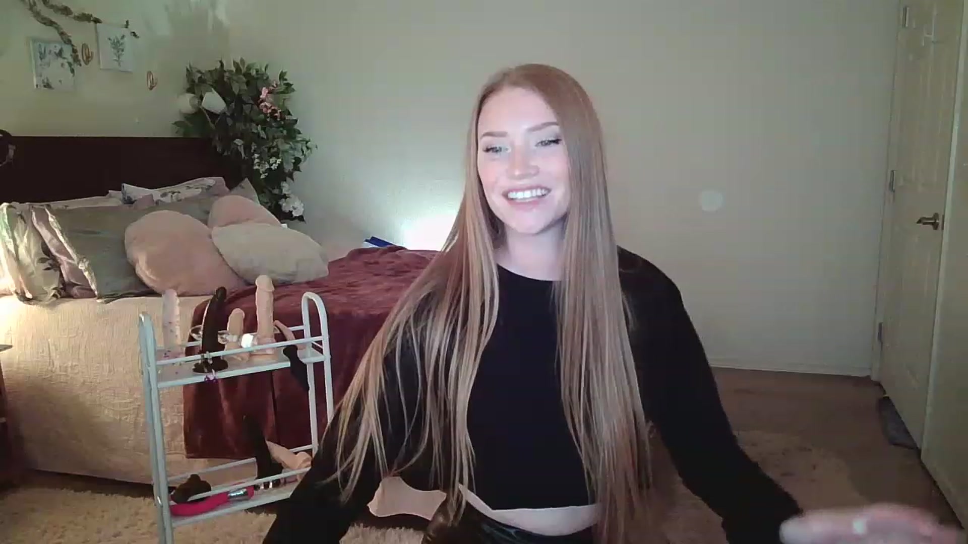 Gallery image thumbnail from Freckld_Cutie's myfreecams stream on, 12/29/2022, 19:13 image 4 of 20