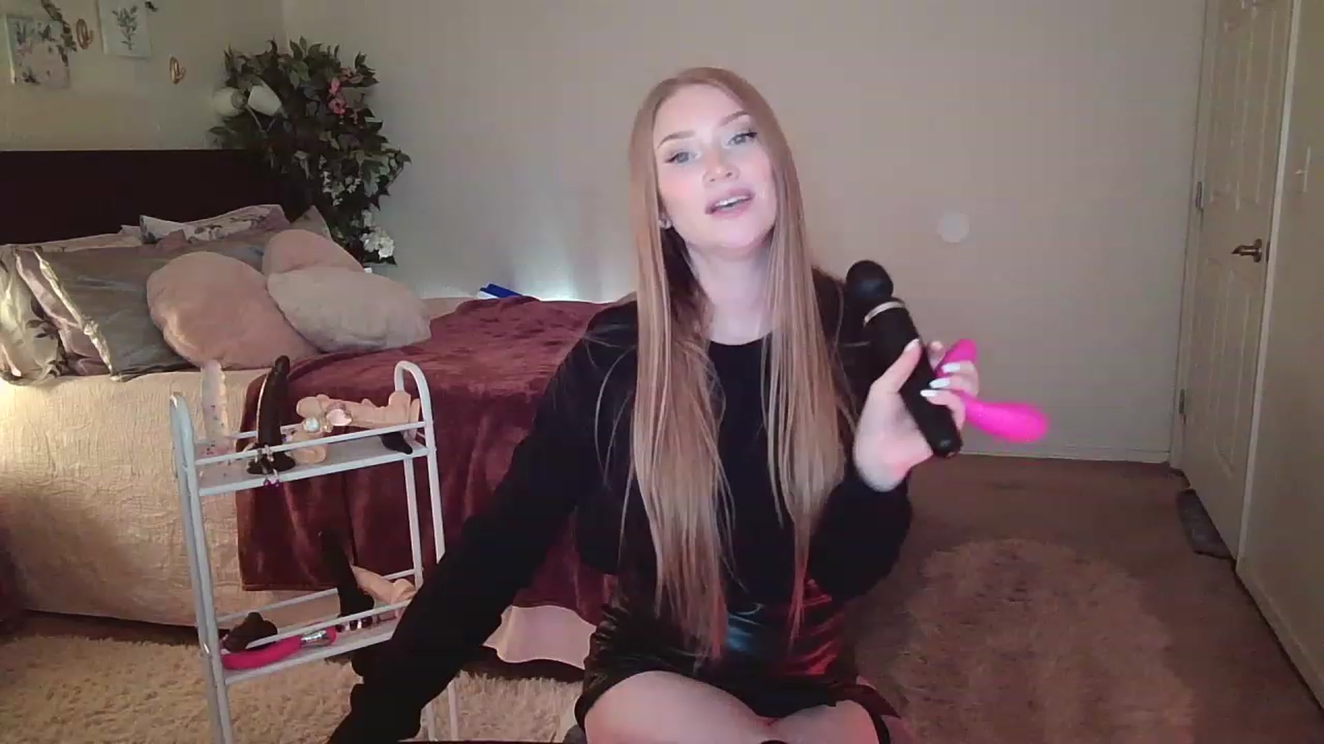 Gallery image thumbnail from Freckld_Cutie's myfreecams stream on, 12/29/2022, 19:13 image 9 of 20