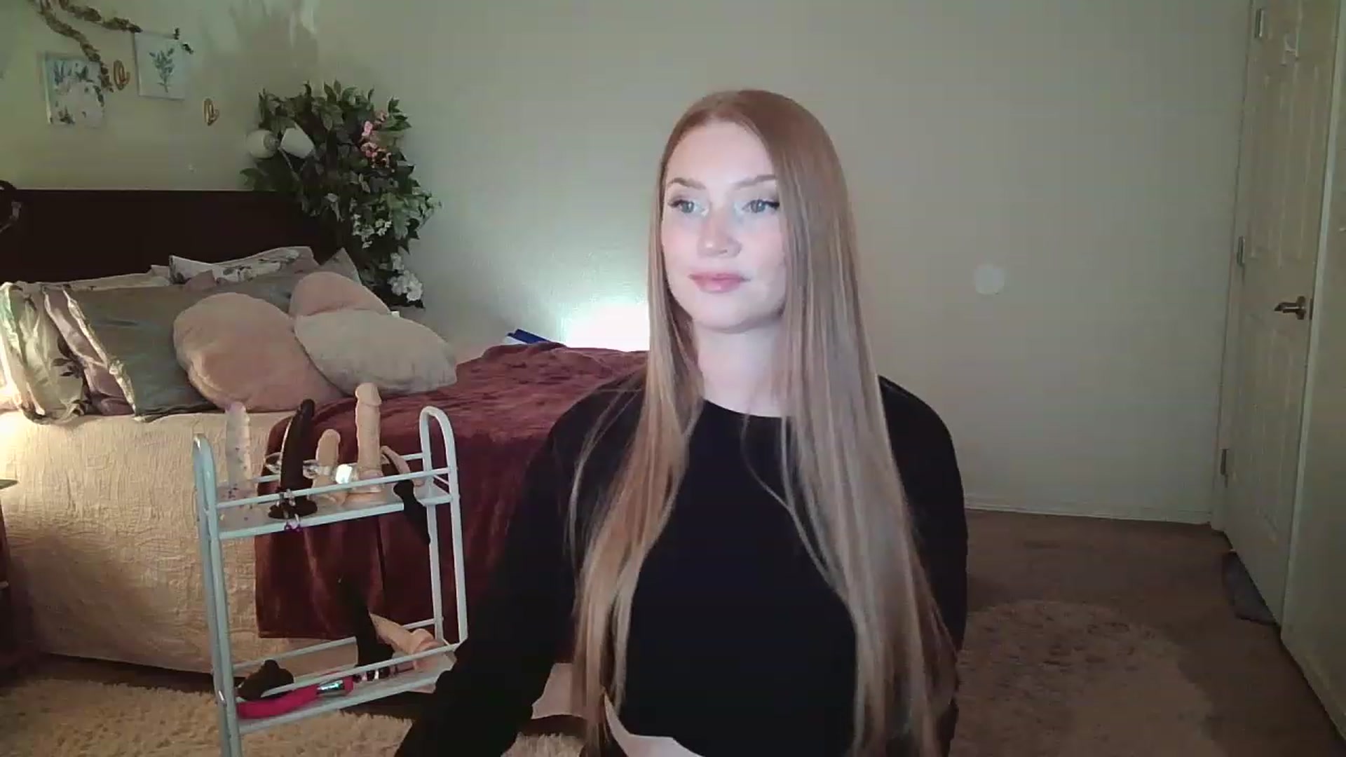 Gallery image thumbnail from Freckld_Cutie's myfreecams stream on, 12/29/2022, 19:13 image 2 of 20