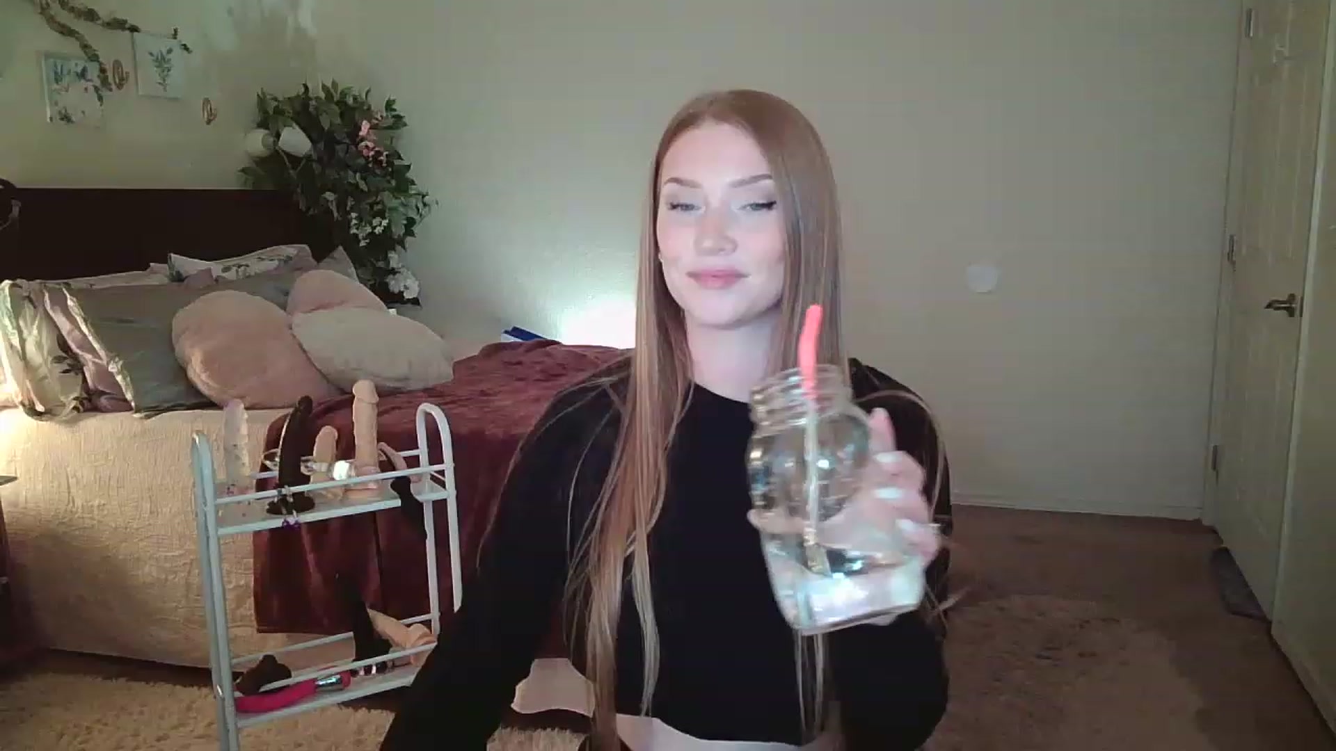 Gallery image thumbnail from Freckld_Cutie's myfreecams stream on, 12/29/2022, 19:13 image 1 of 20