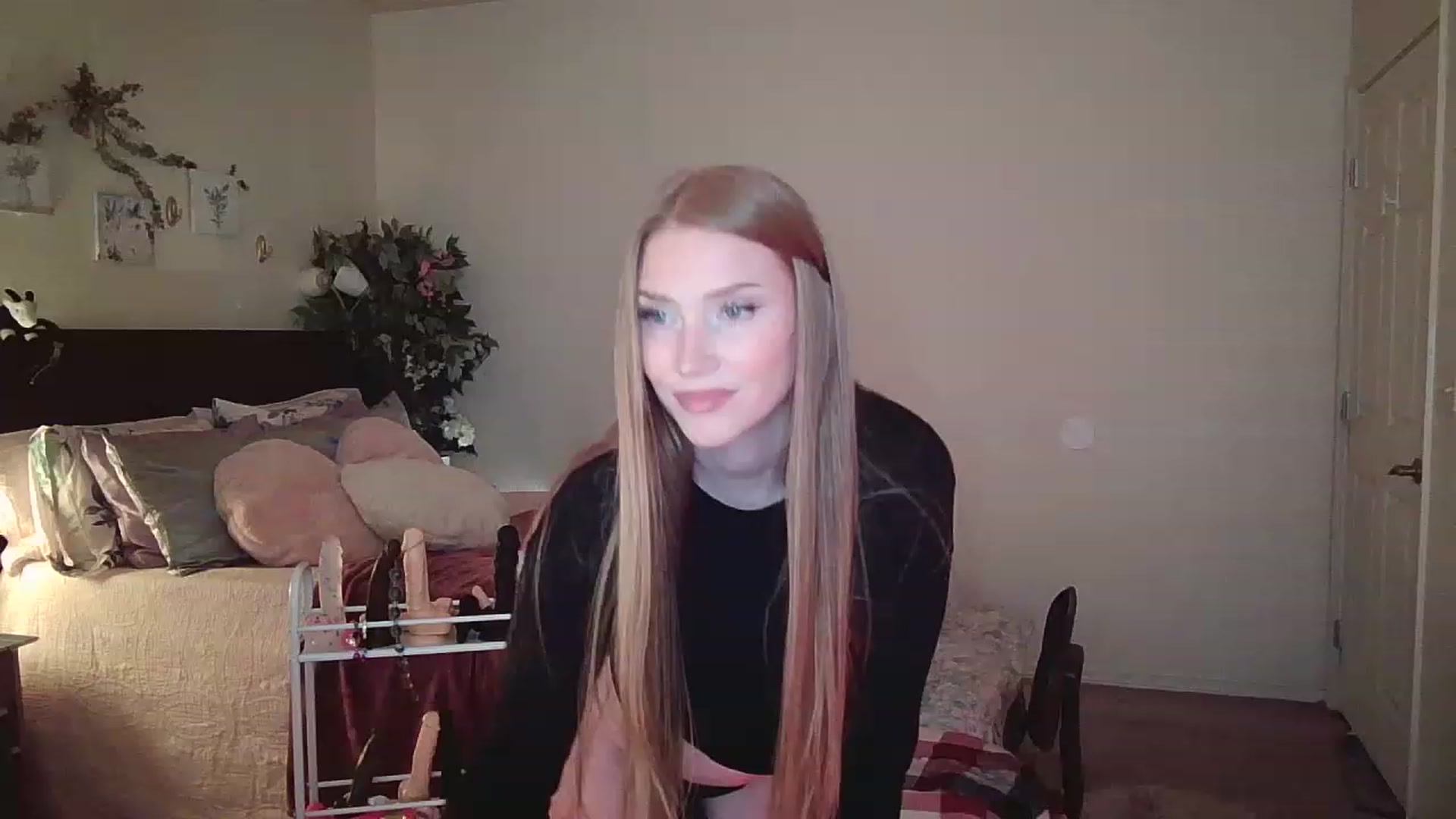 Gallery image thumbnail from Freckld_Cutie's myfreecams stream on, 12/29/2022, 20:47 image 7 of 20