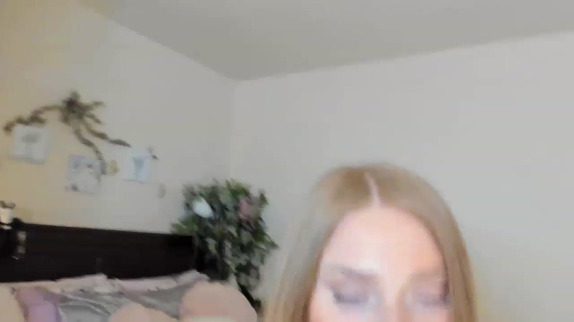 Gallery image thumbnail from Freckld_Cutie's myfreecams stream on, 01/10/2023, 23:19 image 2 of 20