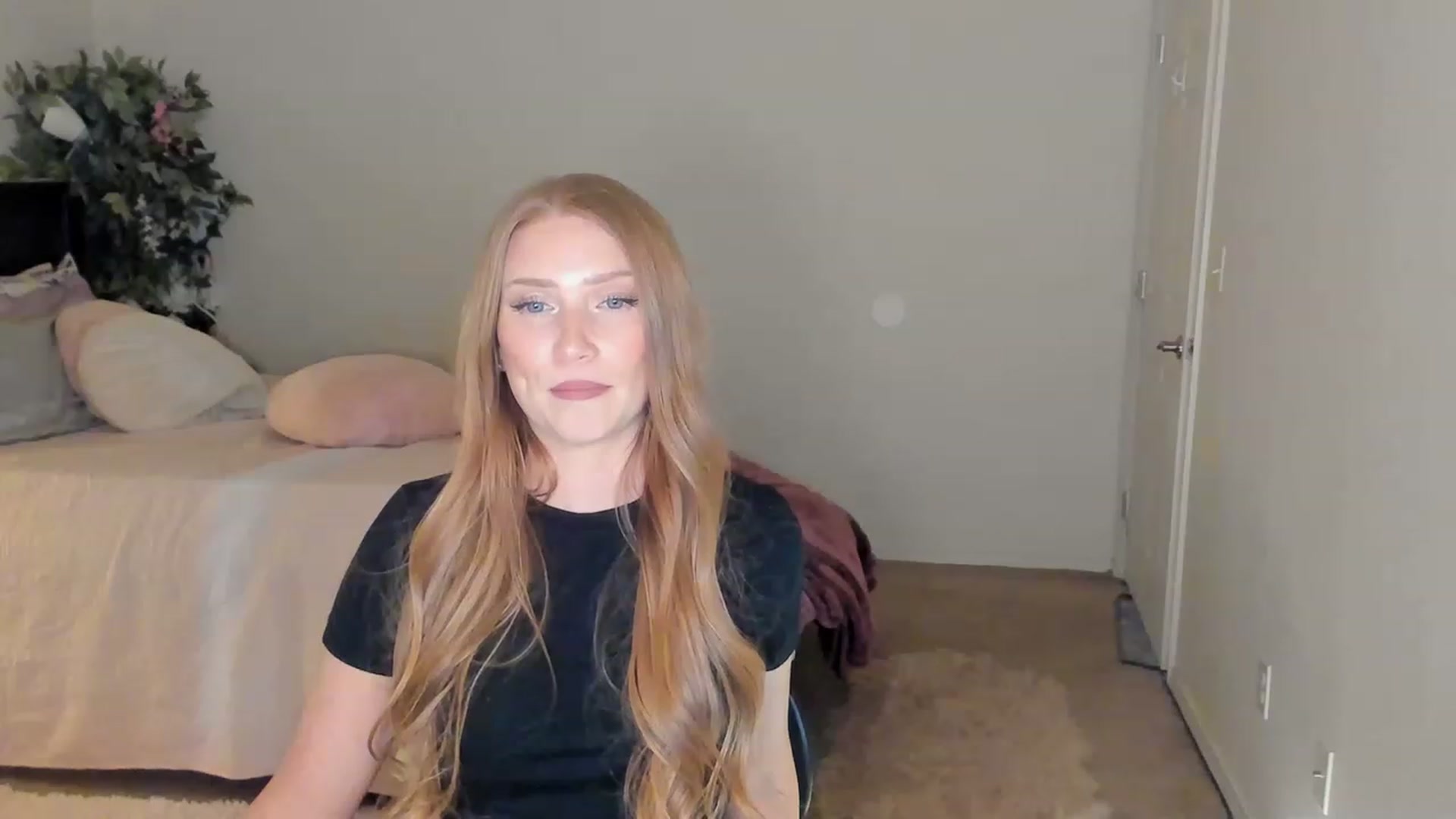 Gallery image thumbnail from Freckld_Cutie's myfreecams stream on, 02/01/2023, 21:27 image 19 of 20