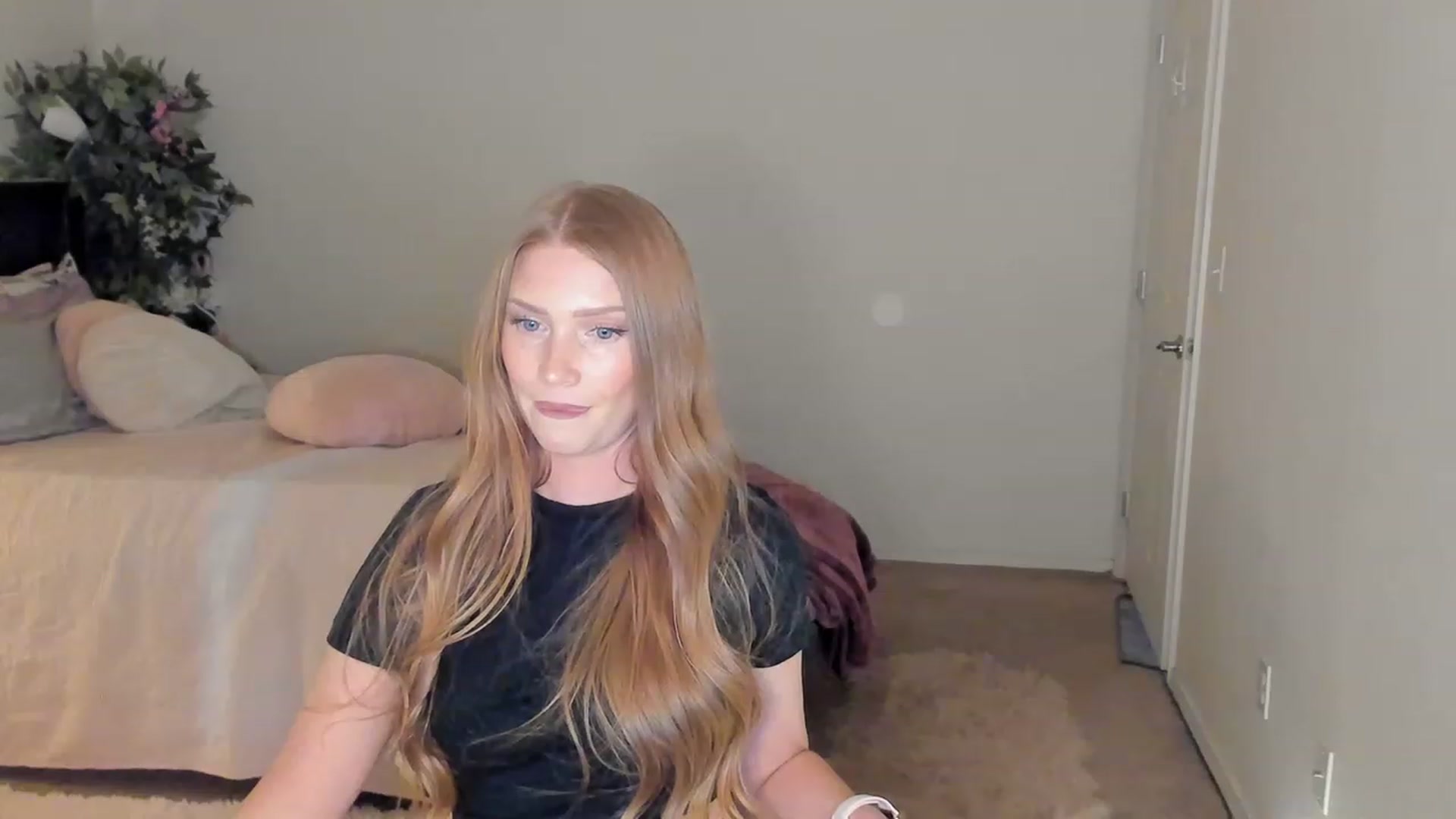 Gallery image thumbnail from Freckld_Cutie's myfreecams stream on, 02/01/2023, 21:27 image 18 of 20