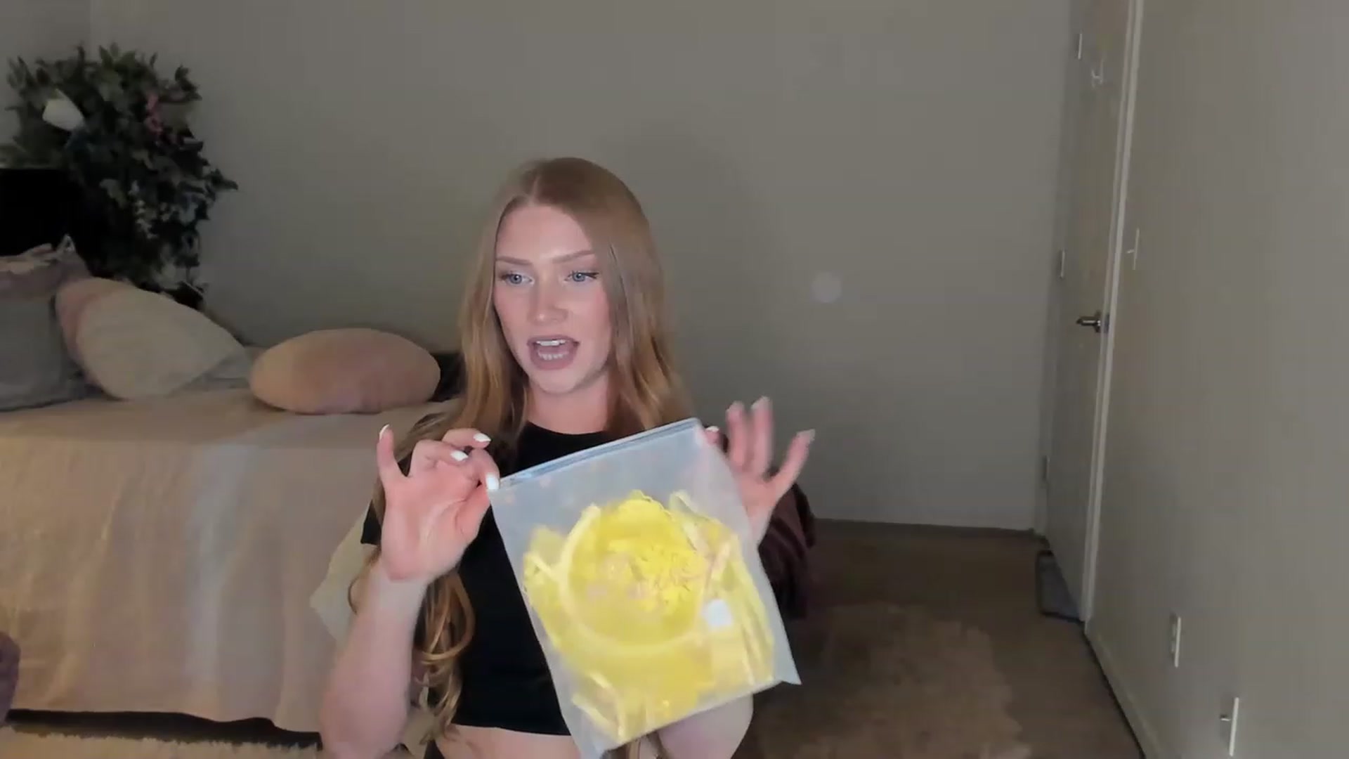 Gallery image thumbnail from Freckld_Cutie's myfreecams stream on, 02/01/2023, 21:27 image 14 of 20