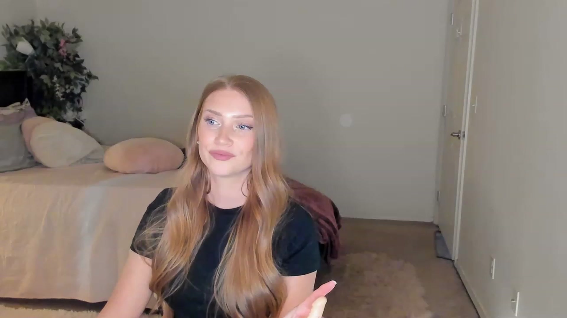 Gallery image thumbnail from Freckld_Cutie's myfreecams stream on, 02/01/2023, 21:27 image 17 of 20