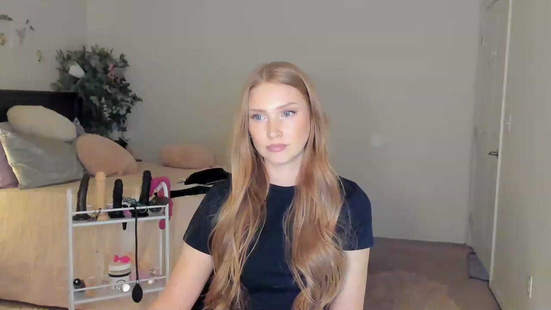 Gallery image thumbnail from Freckld_Cutie's myfreecams stream on, 02/01/2023, 23:26 image 9 of 20