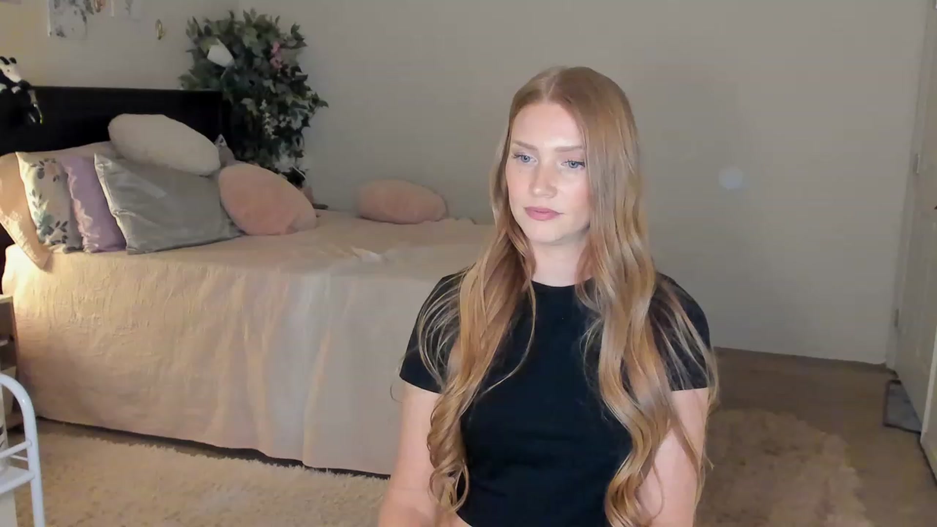 Gallery image thumbnail from Freckld_Cutie's myfreecams stream on, 02/01/2023, 23:26 image 2 of 20