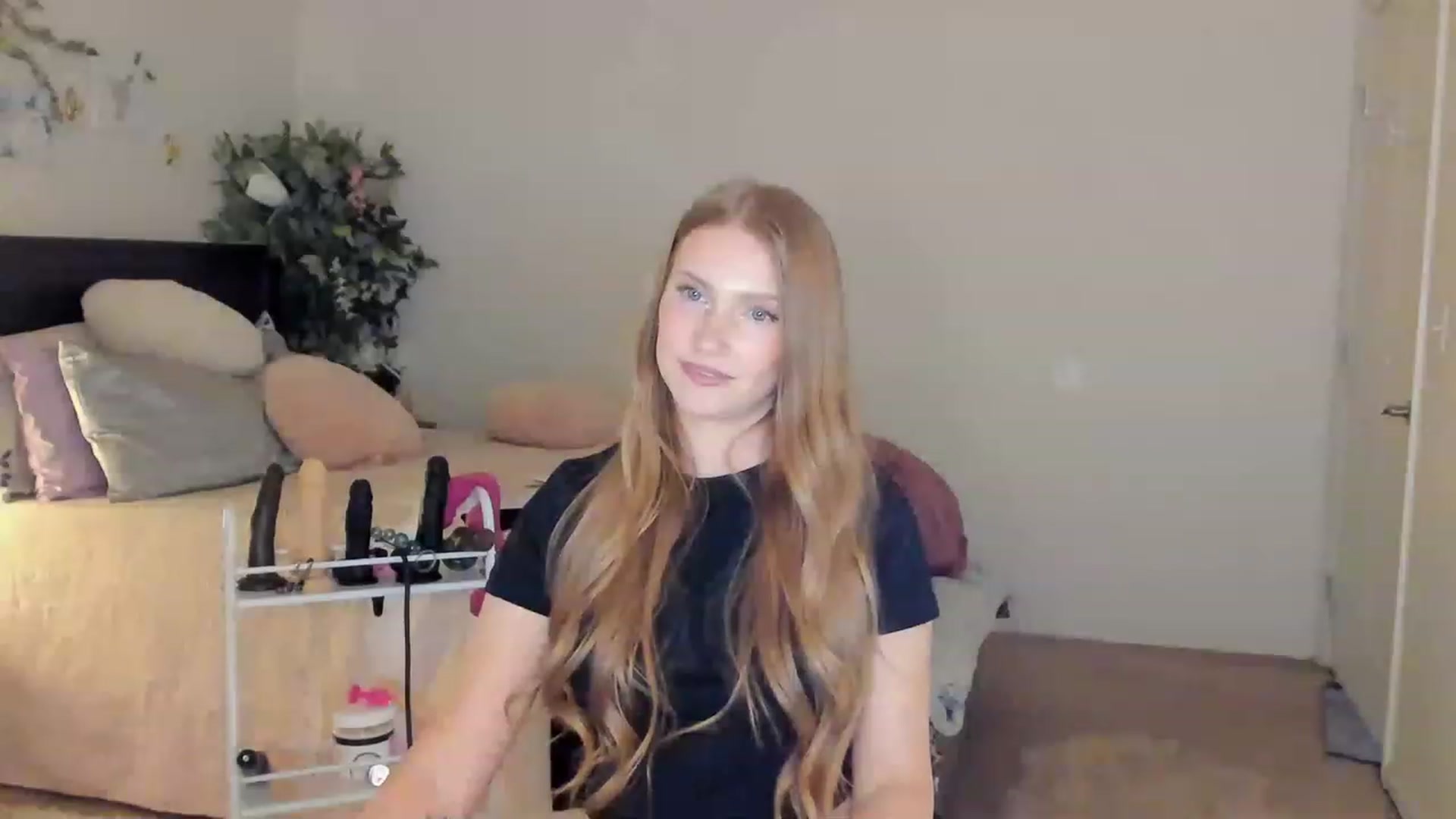 Gallery image thumbnail from Freckld_Cutie's myfreecams stream on, 02/01/2023, 23:26 image 12 of 20