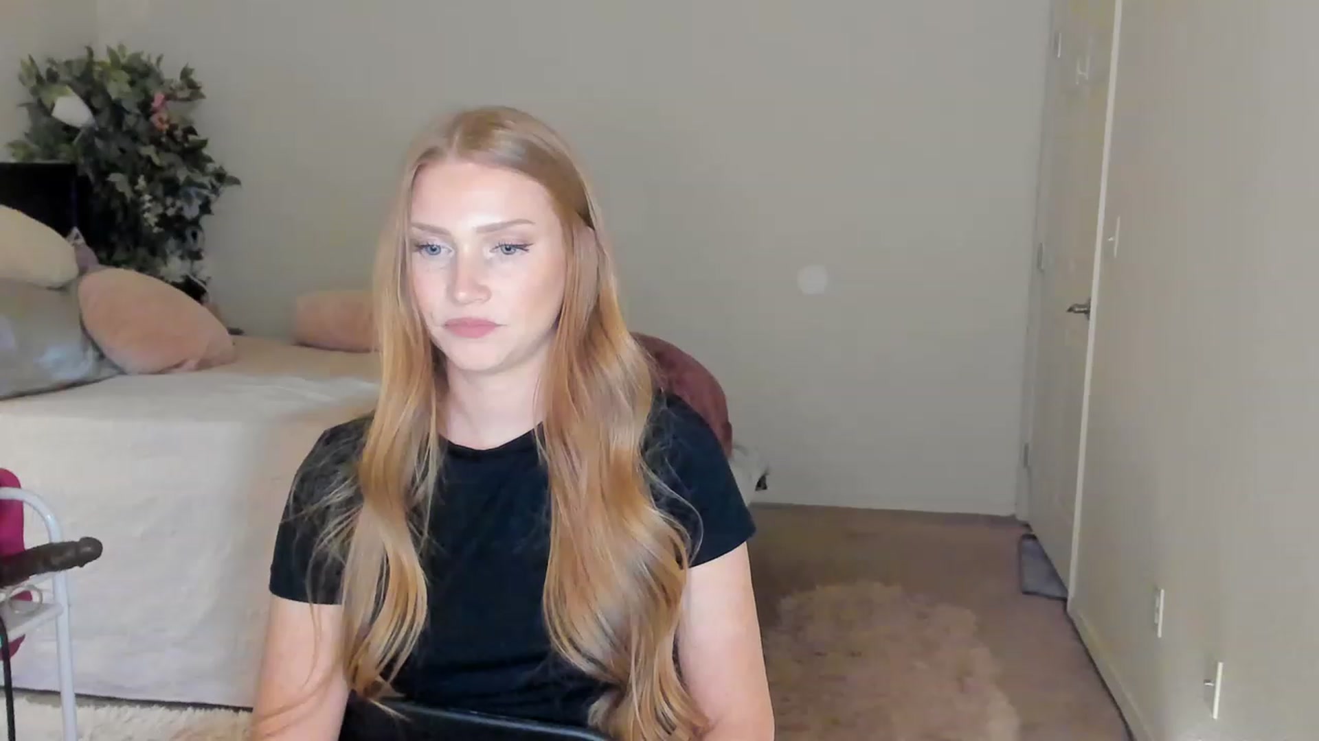 Gallery image thumbnail from Freckld_Cutie's myfreecams stream on, 02/02/2023, 24:15 image 19 of 20