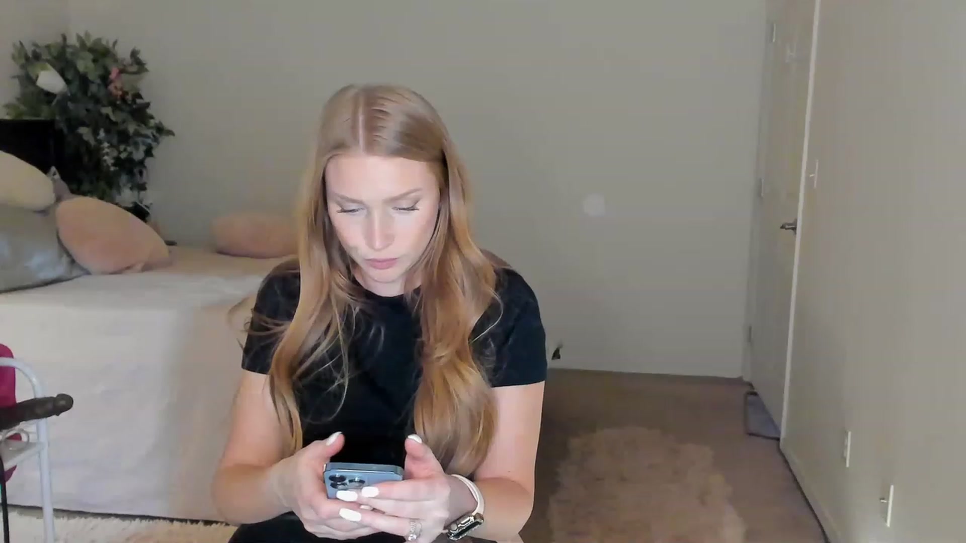 Gallery image thumbnail from Freckld_Cutie's myfreecams stream on, 02/02/2023, 24:15 image 12 of 20