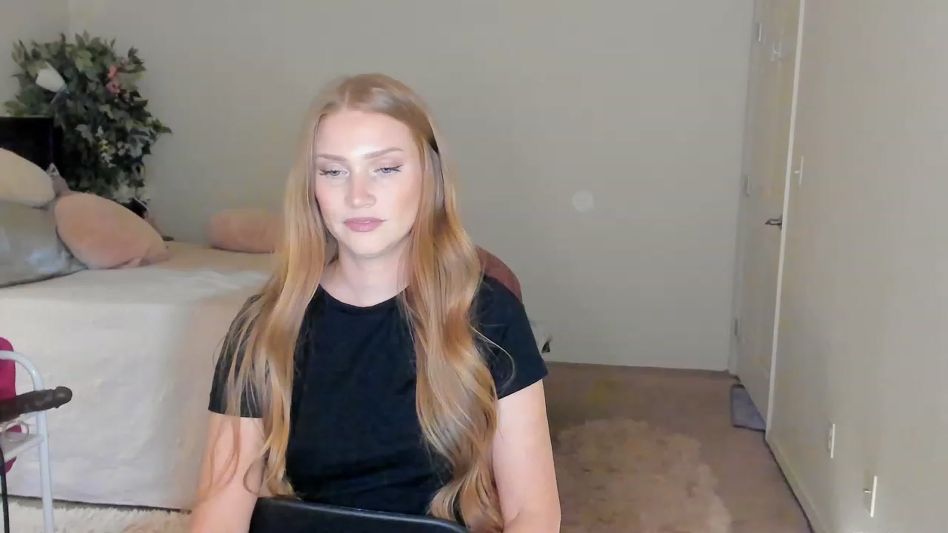 Gallery image thumbnail from Freckld_Cutie's myfreecams stream on, 02/02/2023, 24:15 image 17 of 20