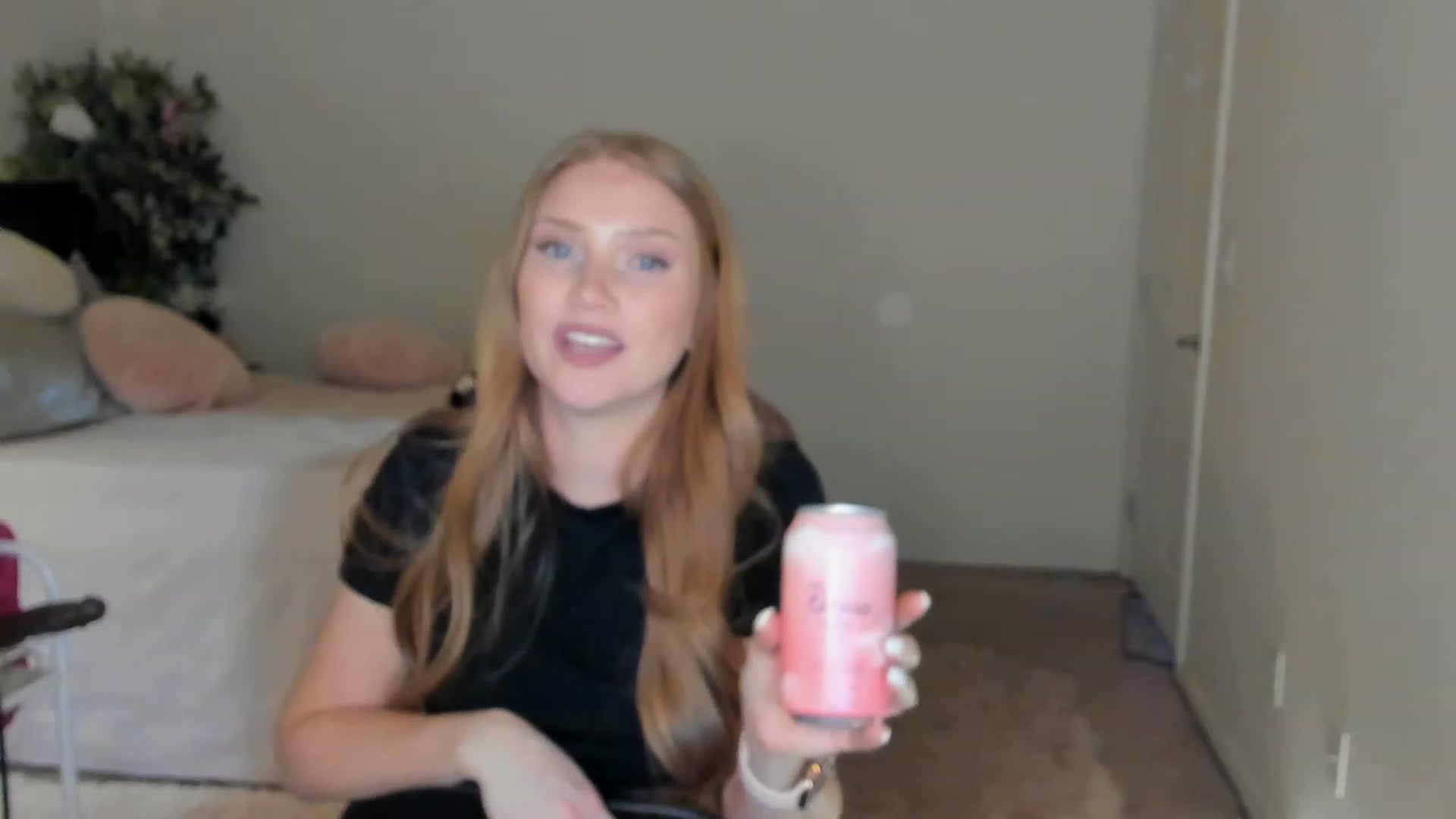 Gallery image thumbnail from Freckld_Cutie's myfreecams stream on, 02/02/2023, 24:15 image 14 of 20