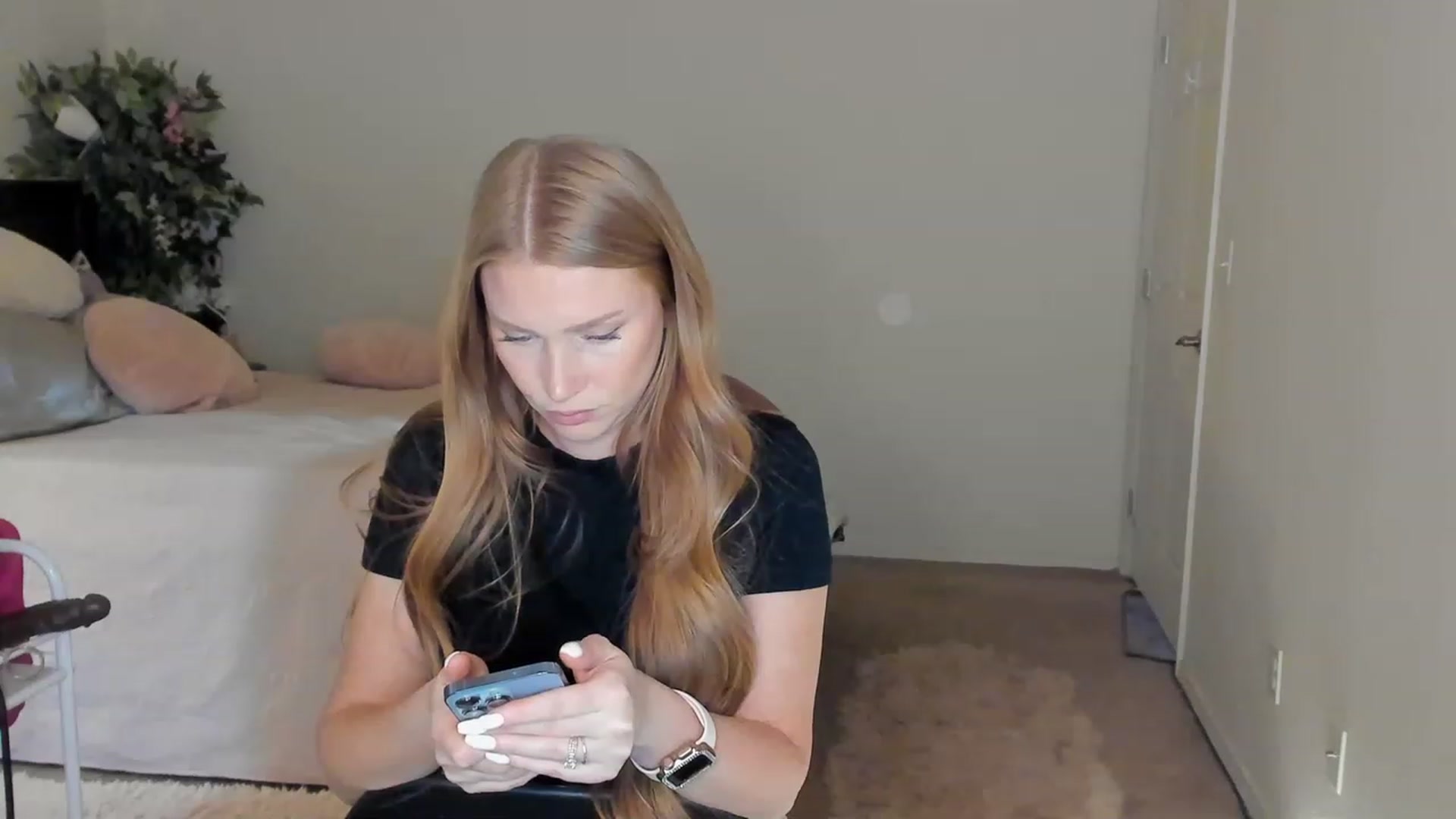 Gallery image thumbnail from Freckld_Cutie's myfreecams stream on, 02/02/2023, 24:15 image 13 of 20
