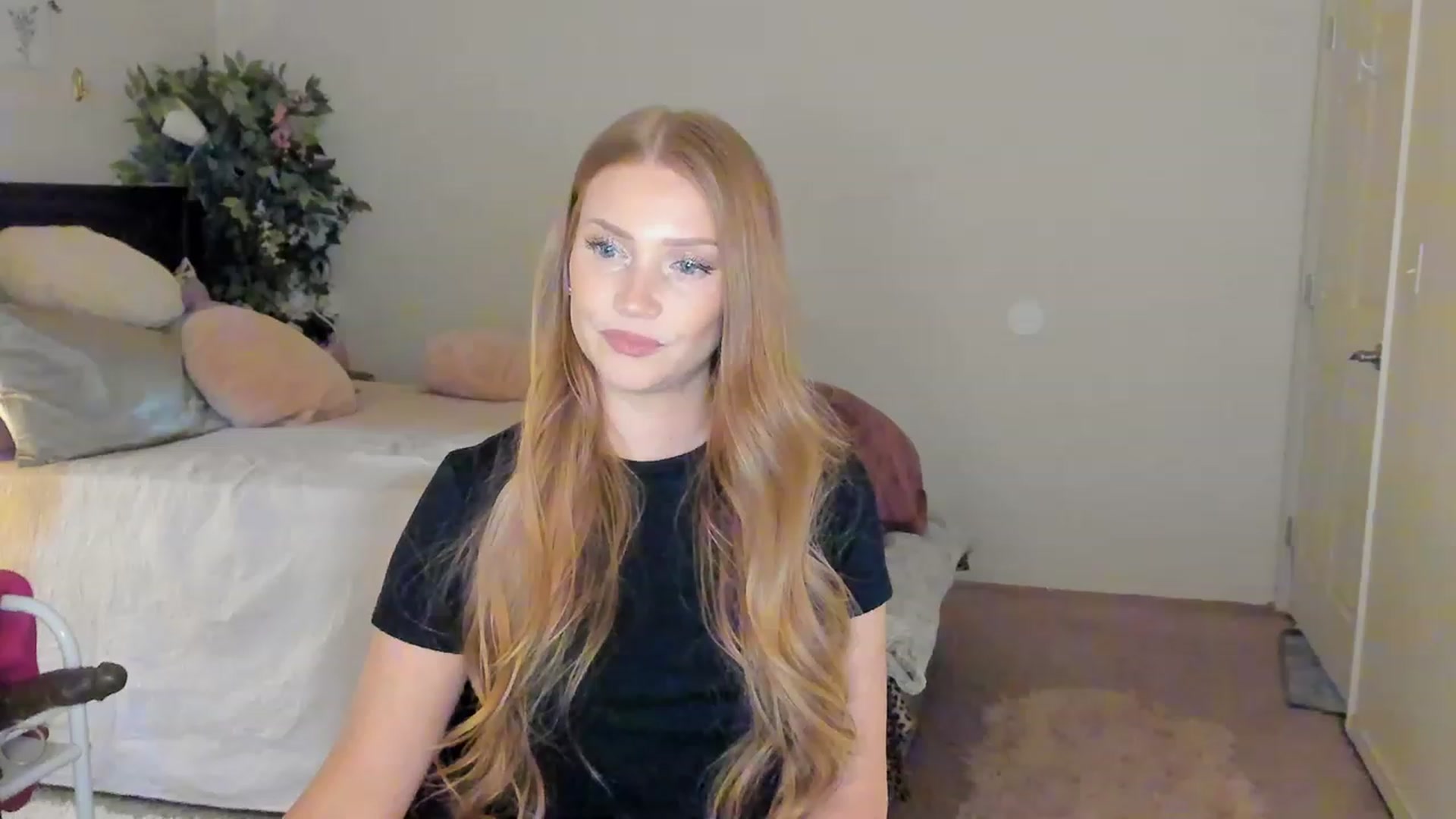 Gallery image thumbnail from Freckld_Cutie's myfreecams stream on, 02/02/2023, 24:15 image 4 of 20