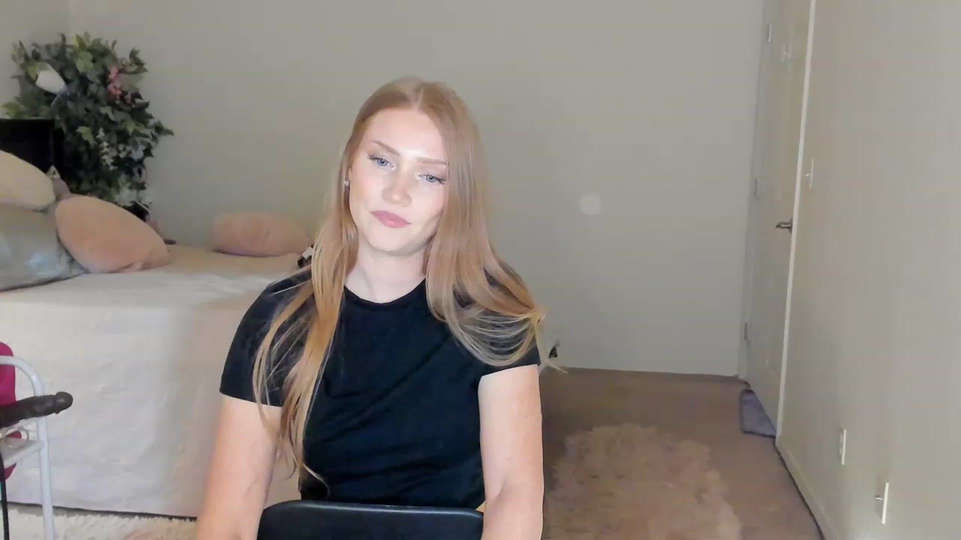 Gallery image thumbnail from Freckld_Cutie's myfreecams stream on, 02/02/2023, 24:15 image 8 of 20